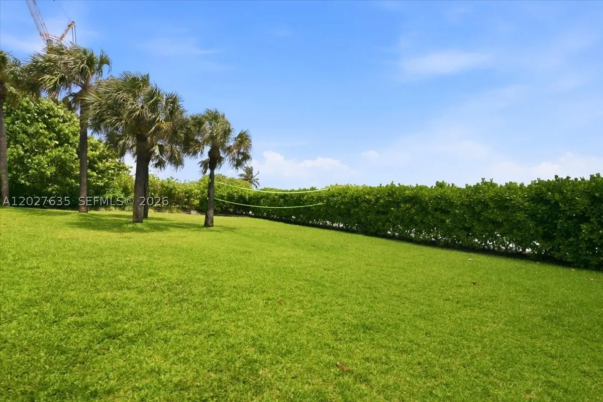 8911 Collins Ave #601