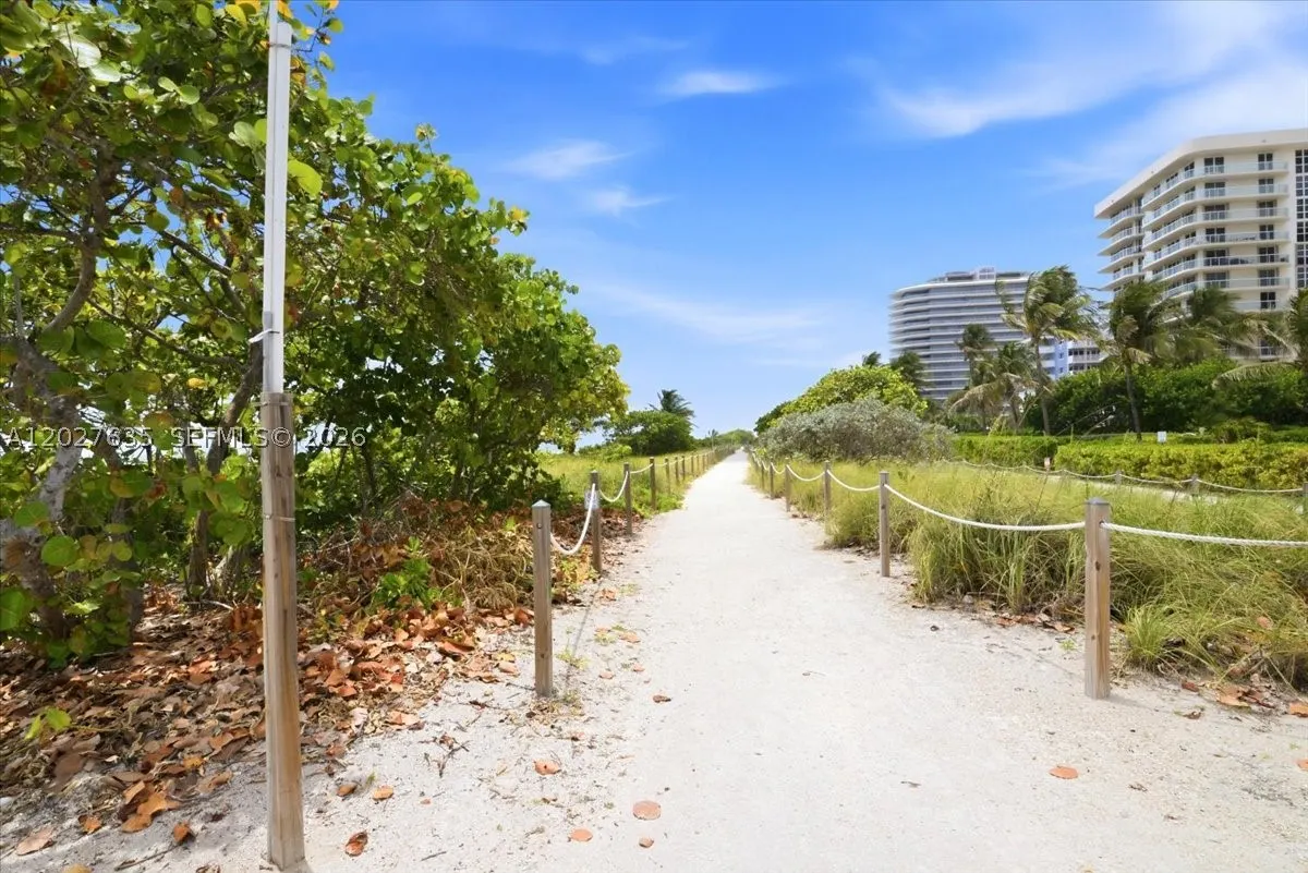 8911 Collins Ave #601