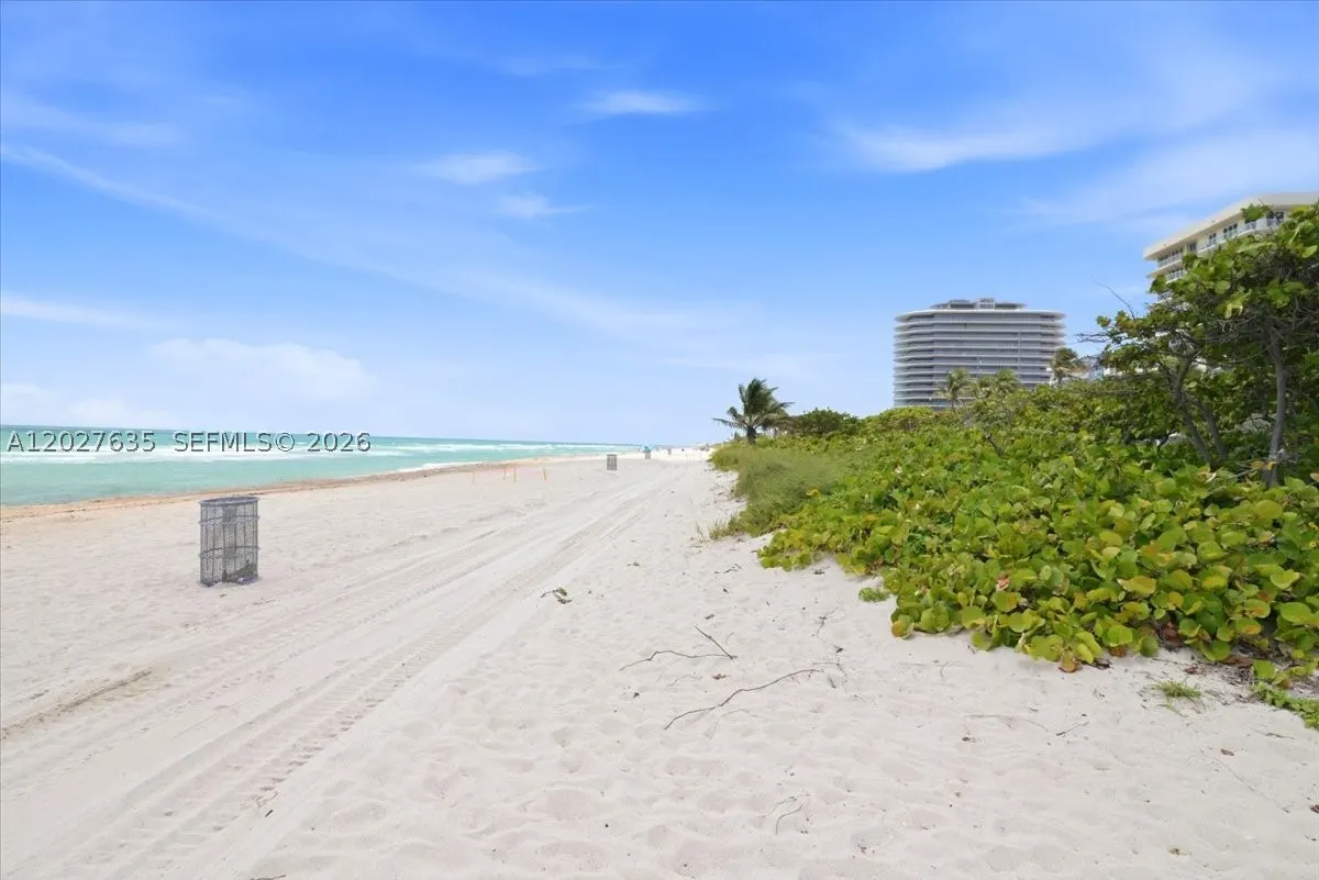 8911 Collins Ave #601