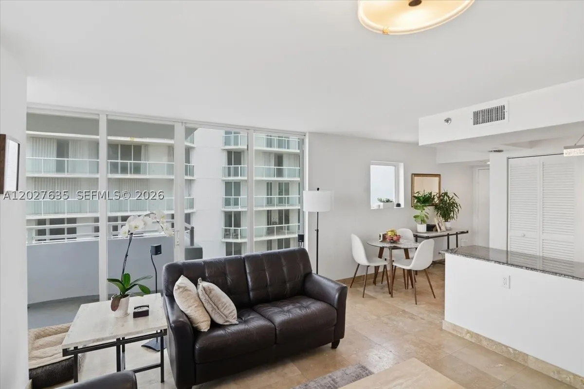 8911 Collins Ave #601