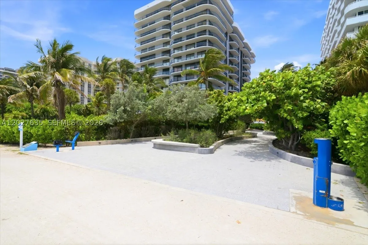 8911 Collins Ave #601