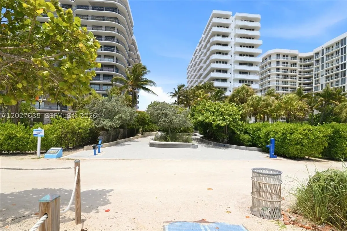8911 Collins Ave #601