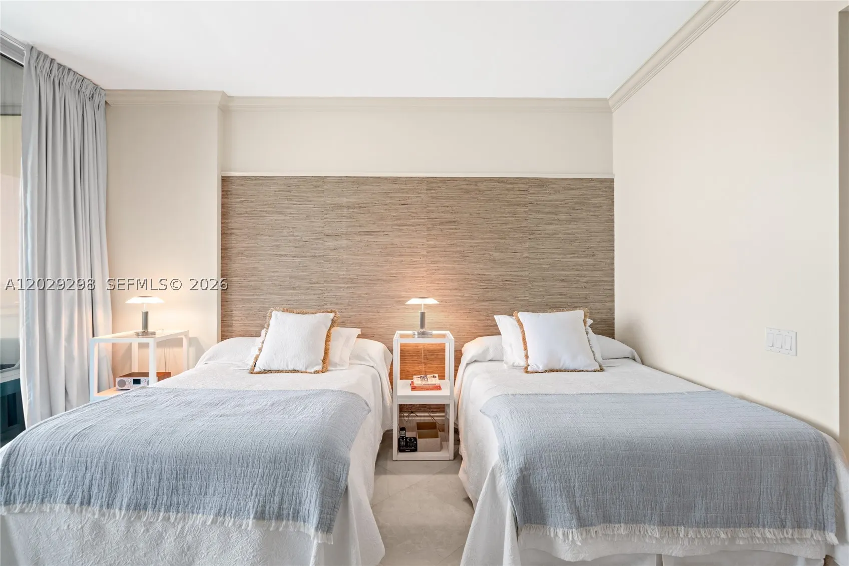 10295 Collins Ave #1606