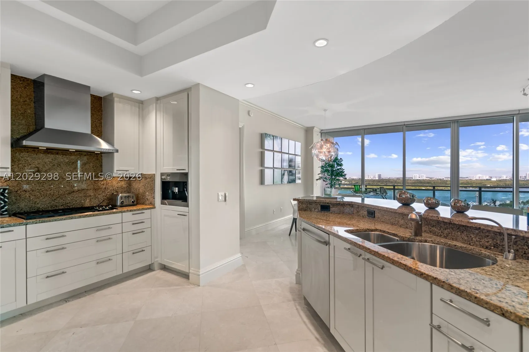 10295 Collins Ave #1606