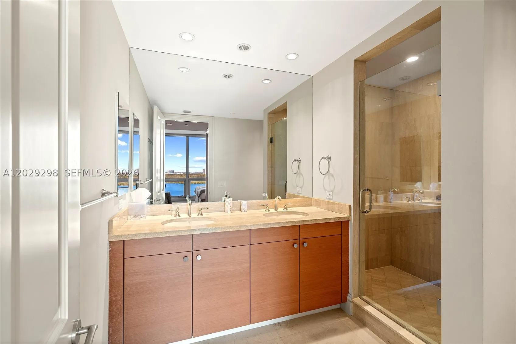 10295 Collins Ave #1606