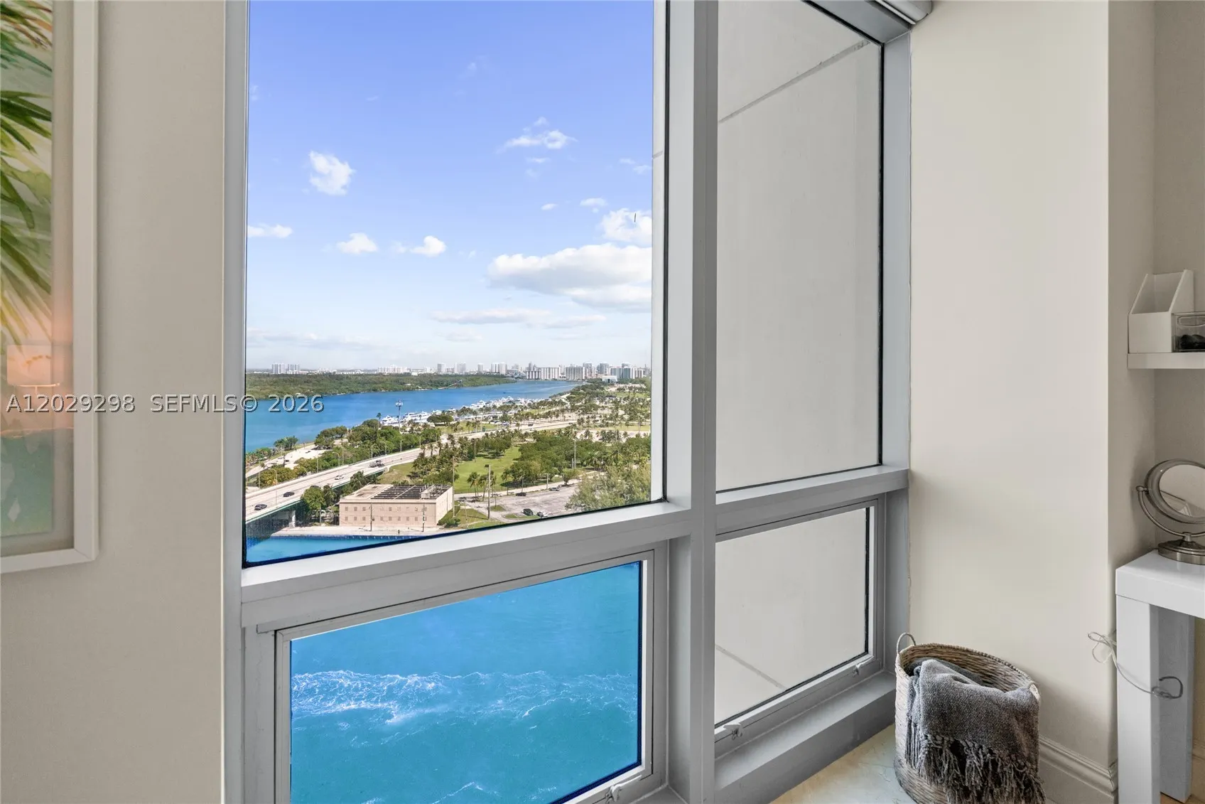 10295 Collins Ave #1606