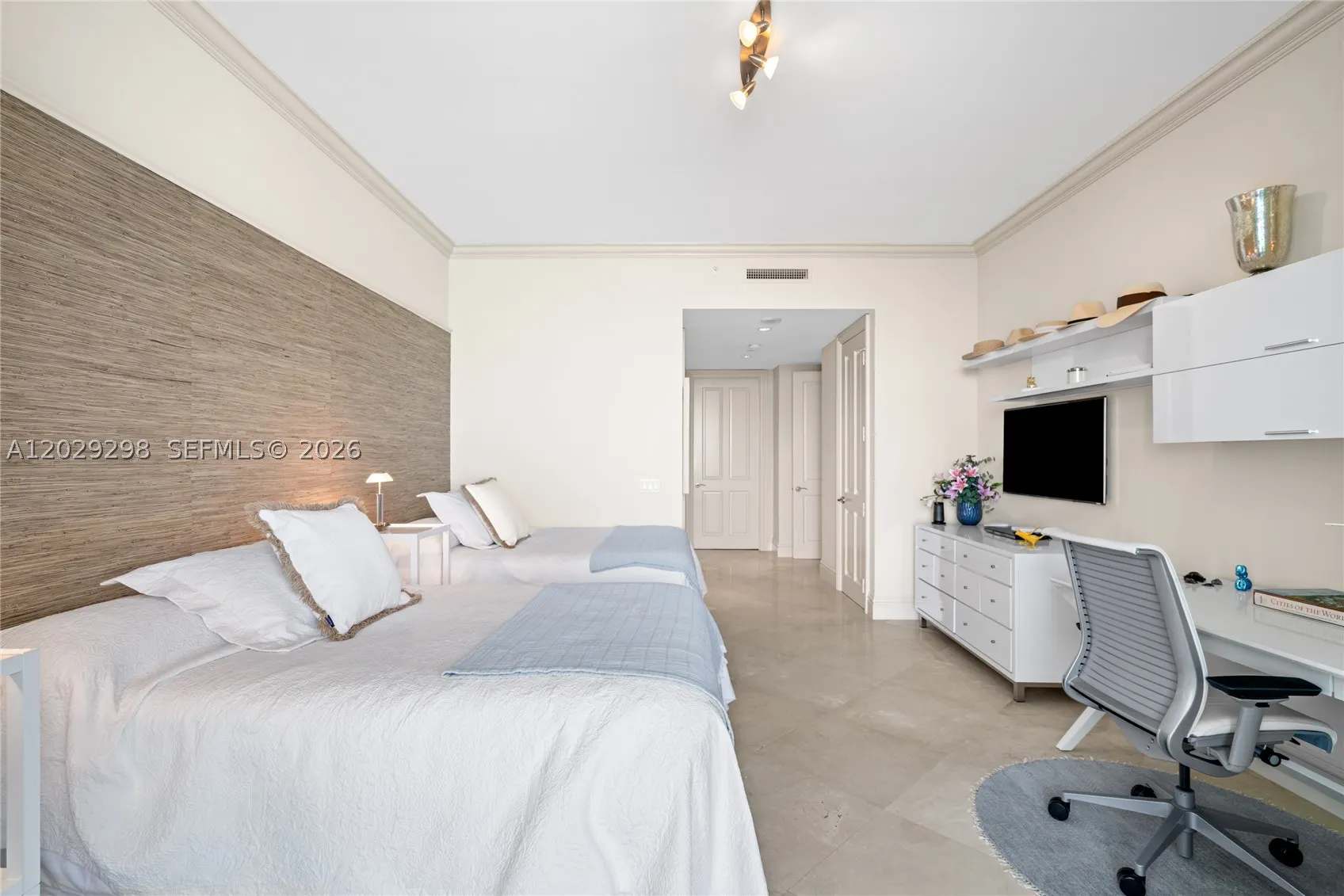 10295 Collins Ave #1606