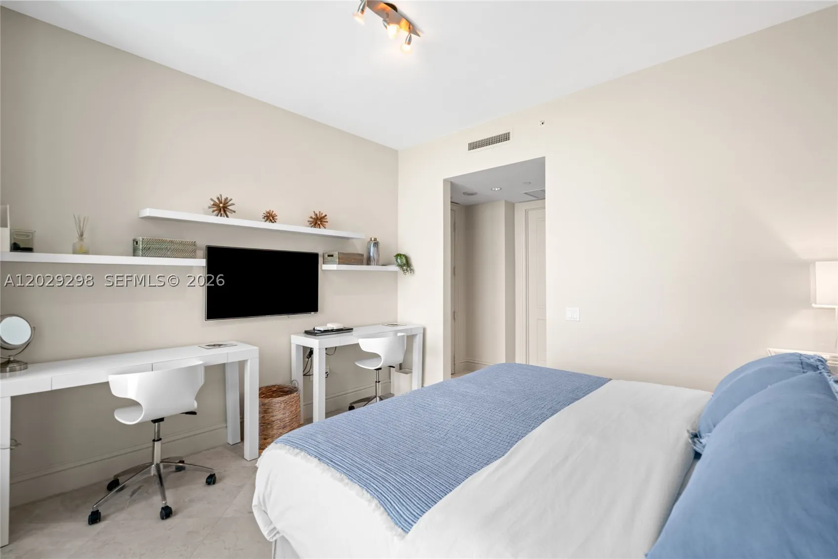 10295 Collins Ave #1606
