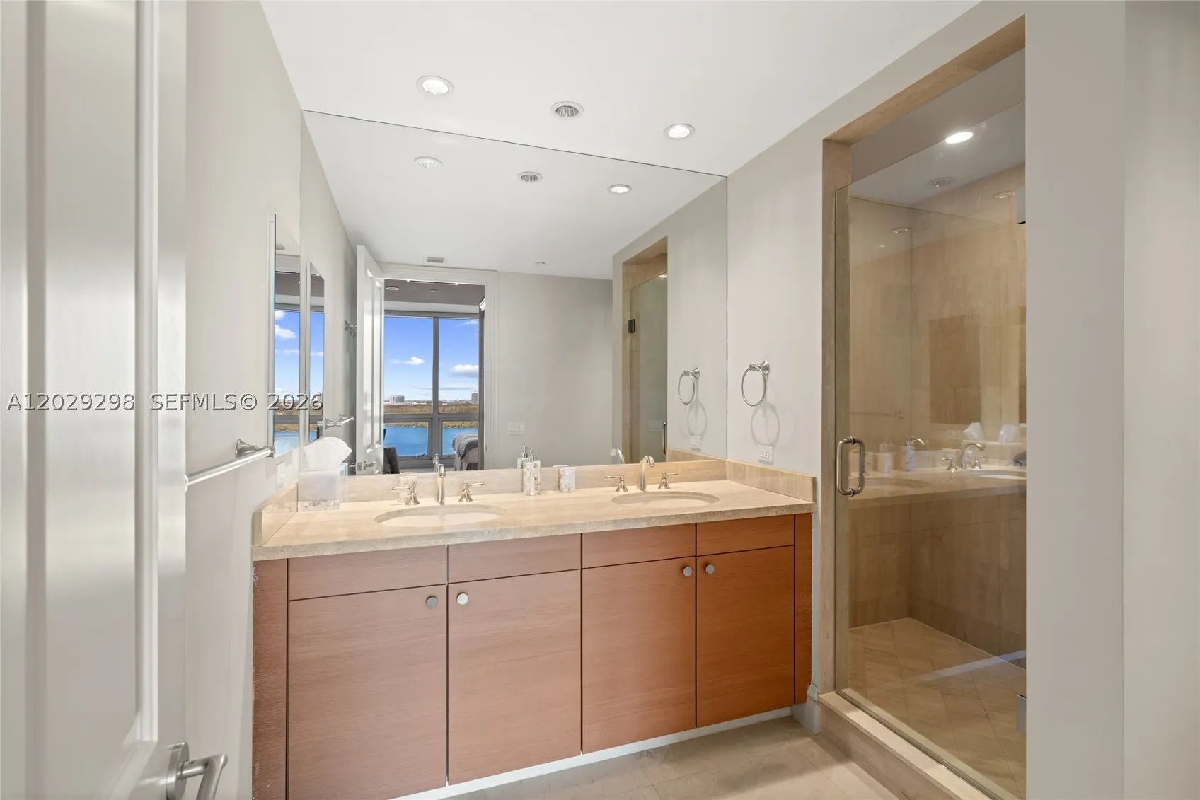 10295 Collins Ave #1606