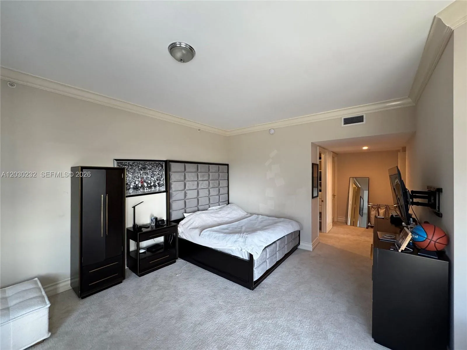 10225 Collins Ave #503