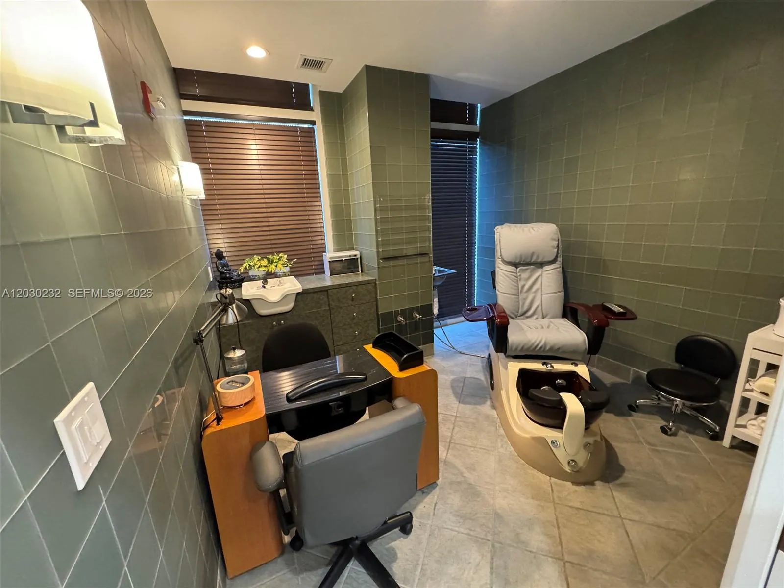 10225 Collins Ave #503