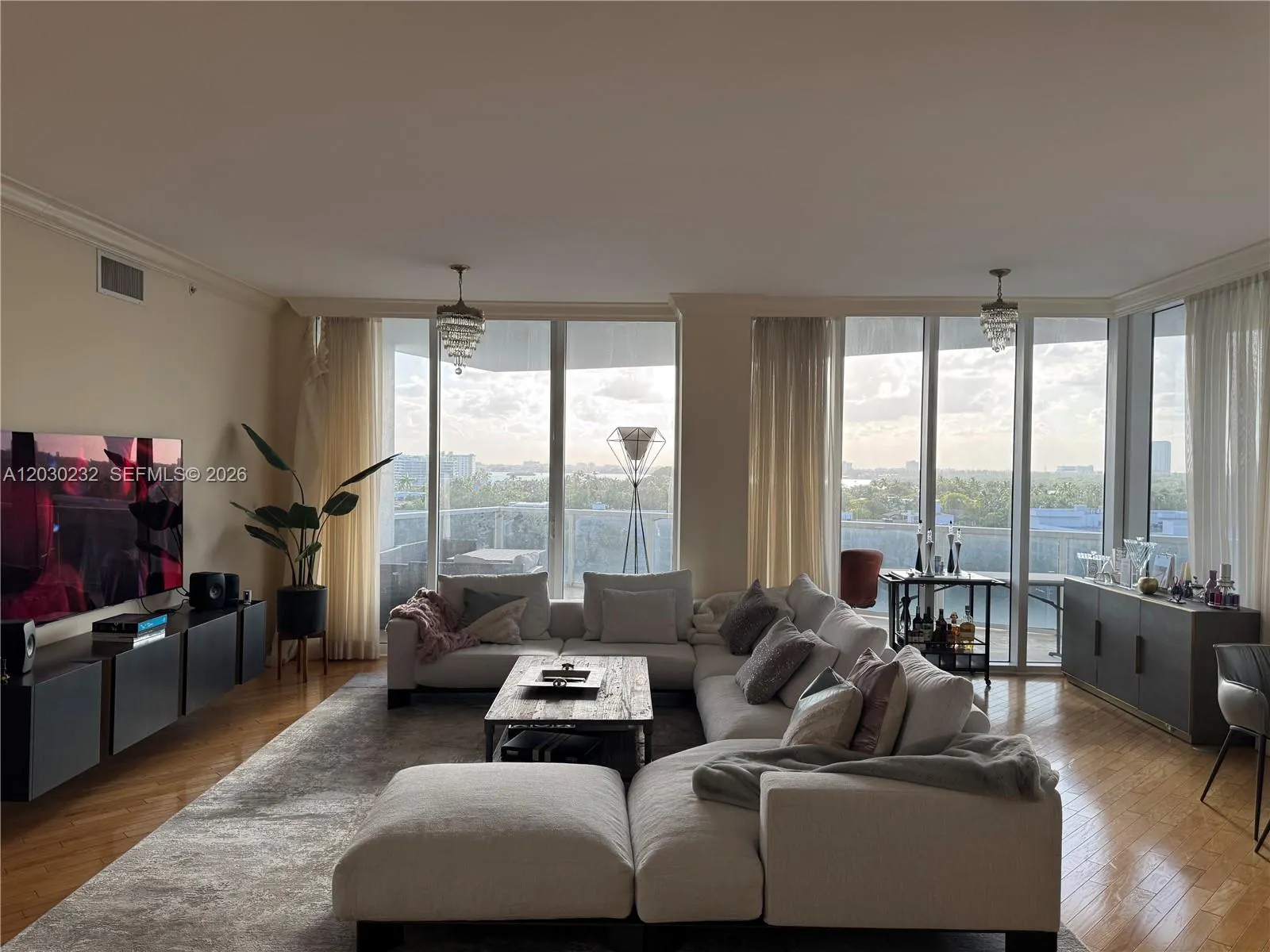 10225 Collins Ave #503