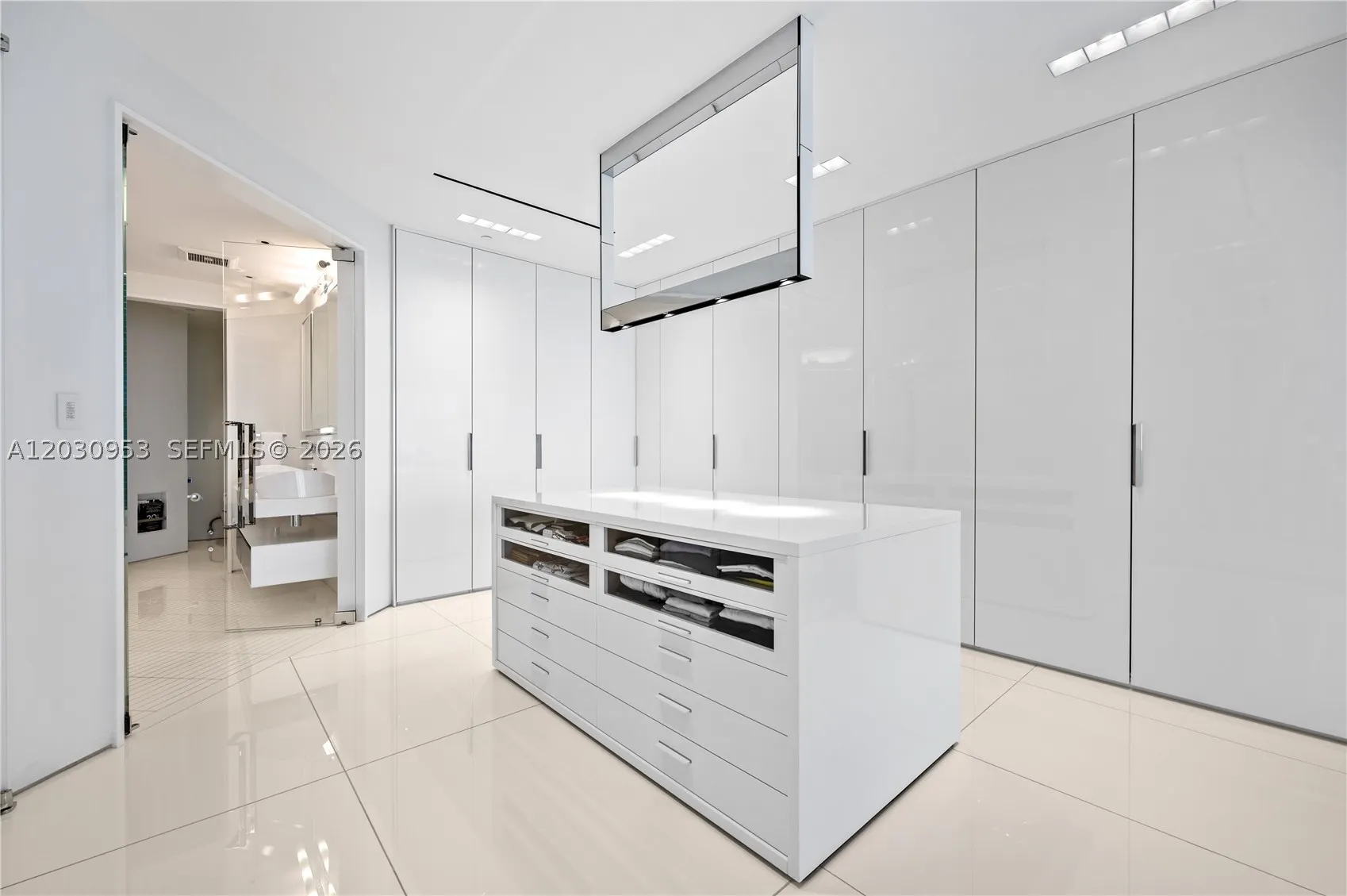 9703 Collins Ave #2000