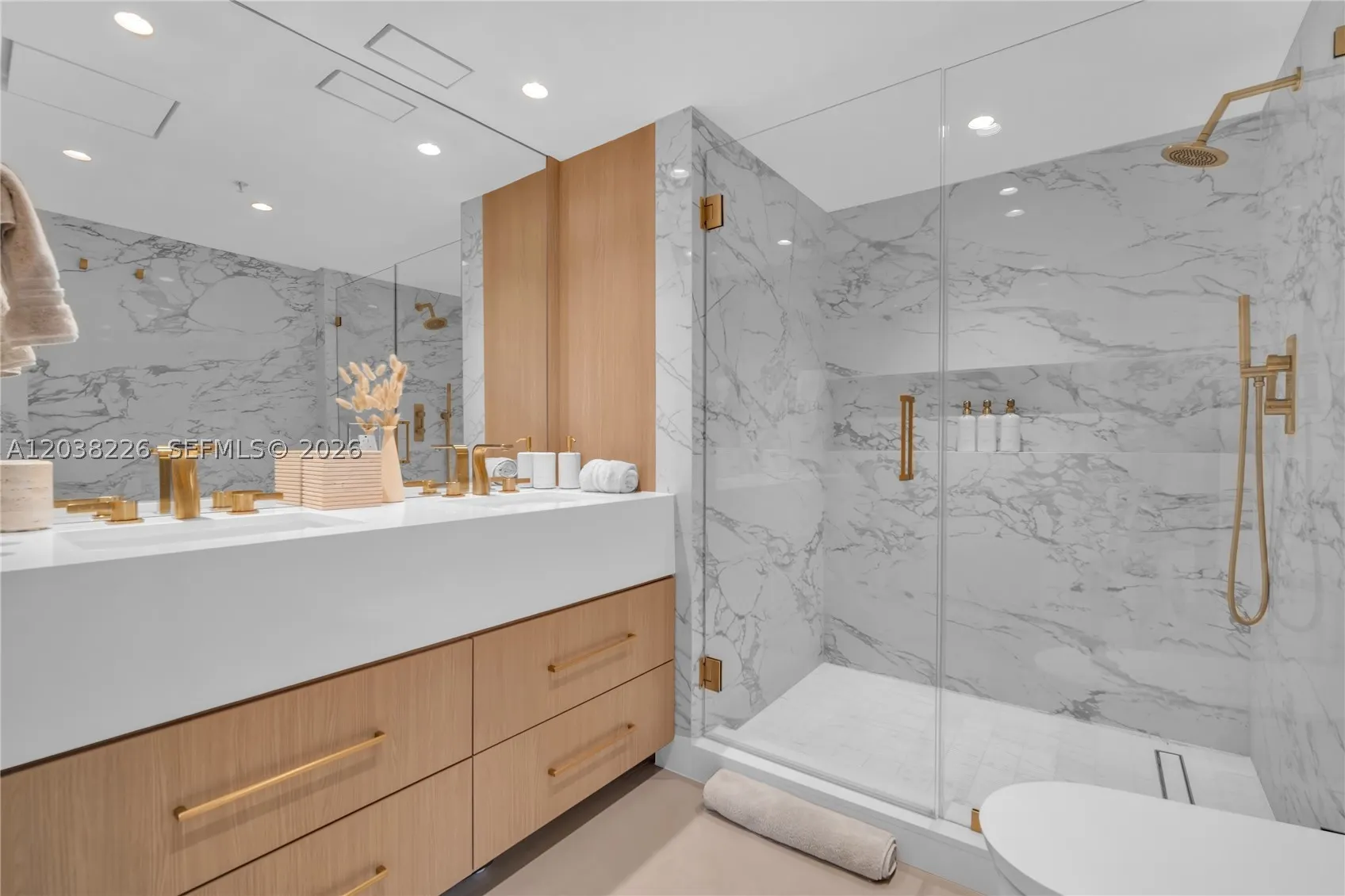 9201 Collins Ave (Remodel & Furniture) #422