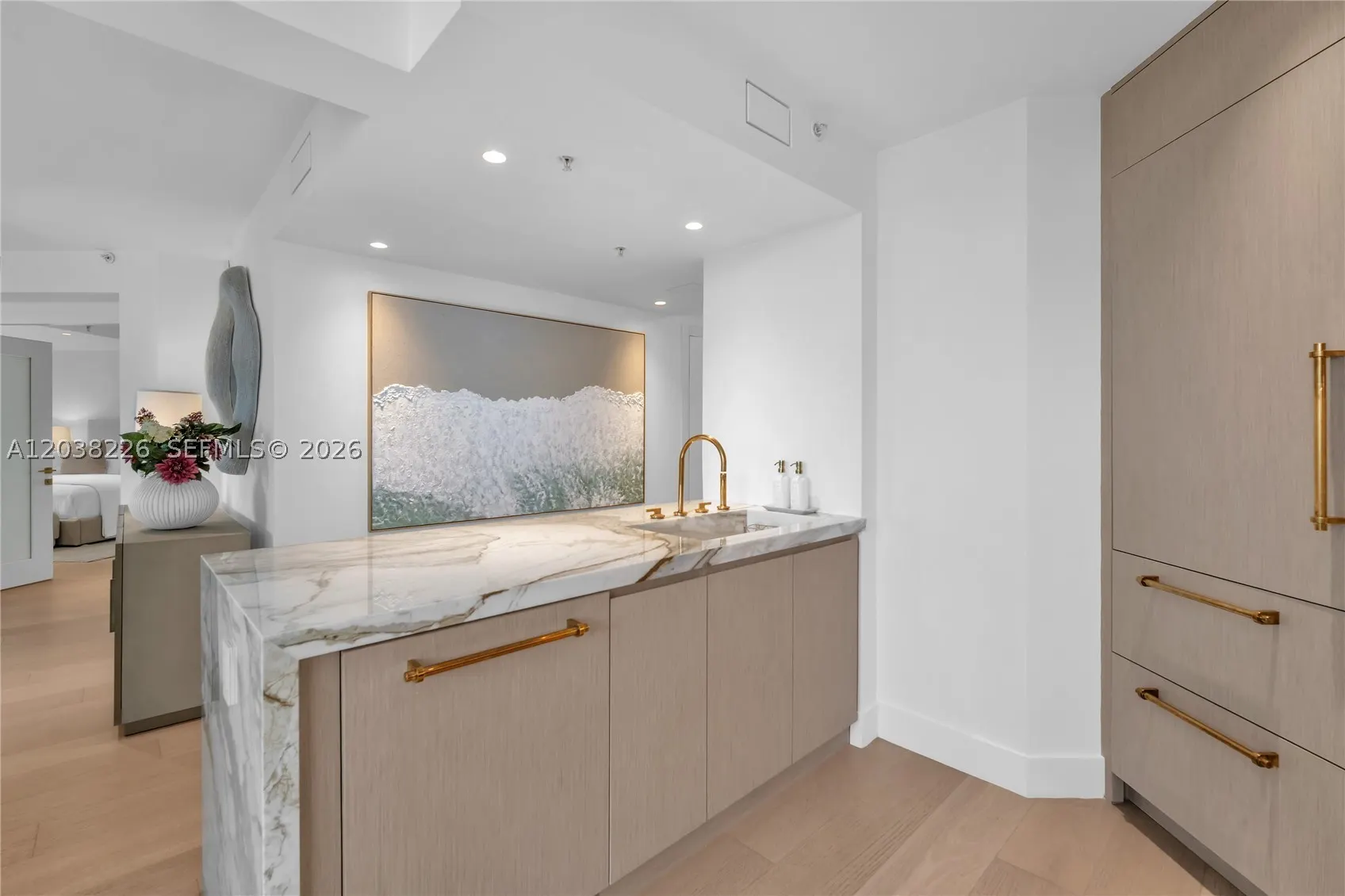 9201 Collins Ave (Remodel & Furniture) #422