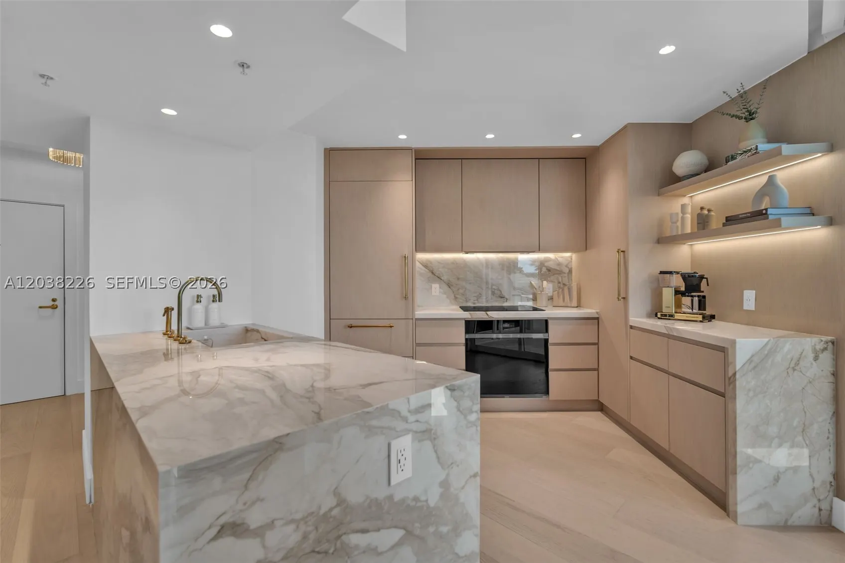 9201 Collins Ave (Remodel & Furniture) #422