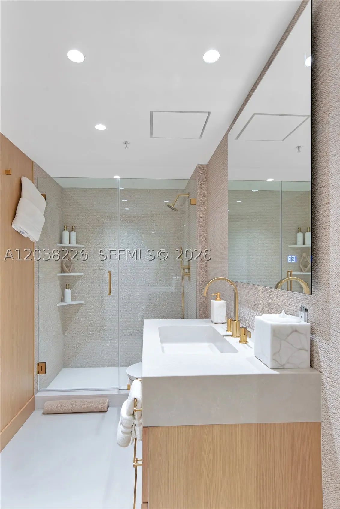 9201 Collins Ave (Remodel & Furniture) #422