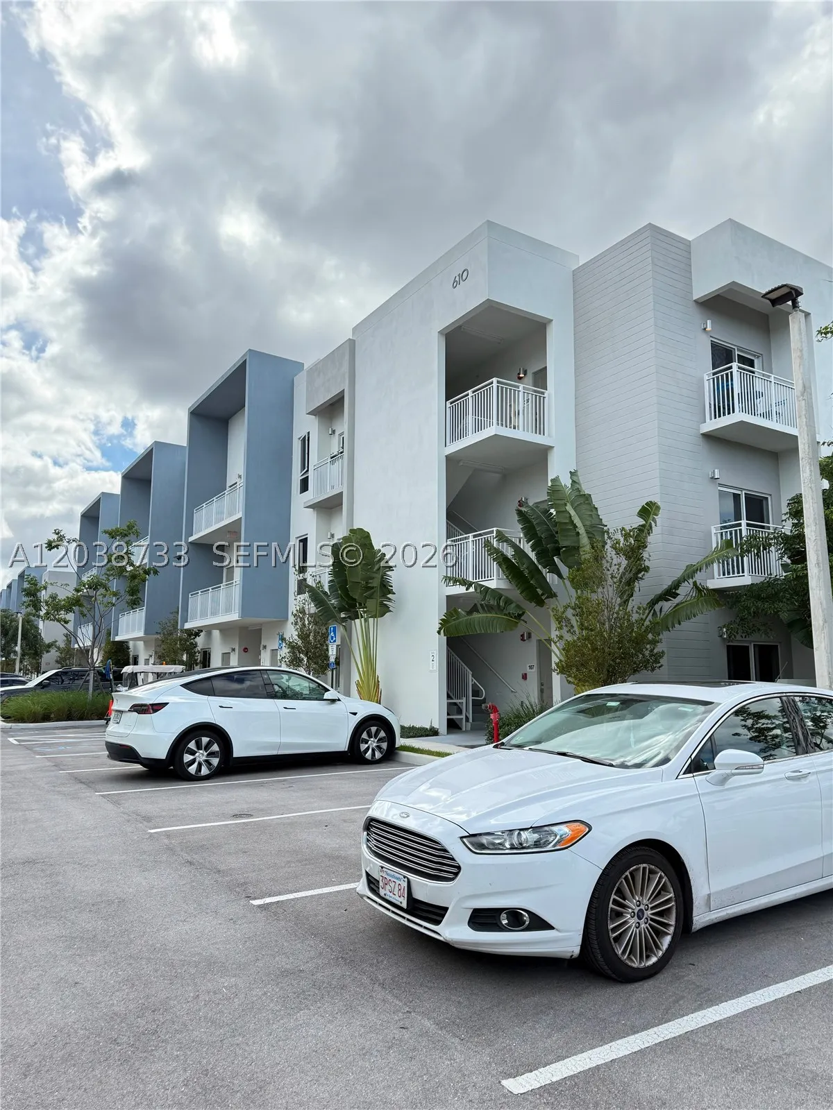 610 NE 2nd St #305
