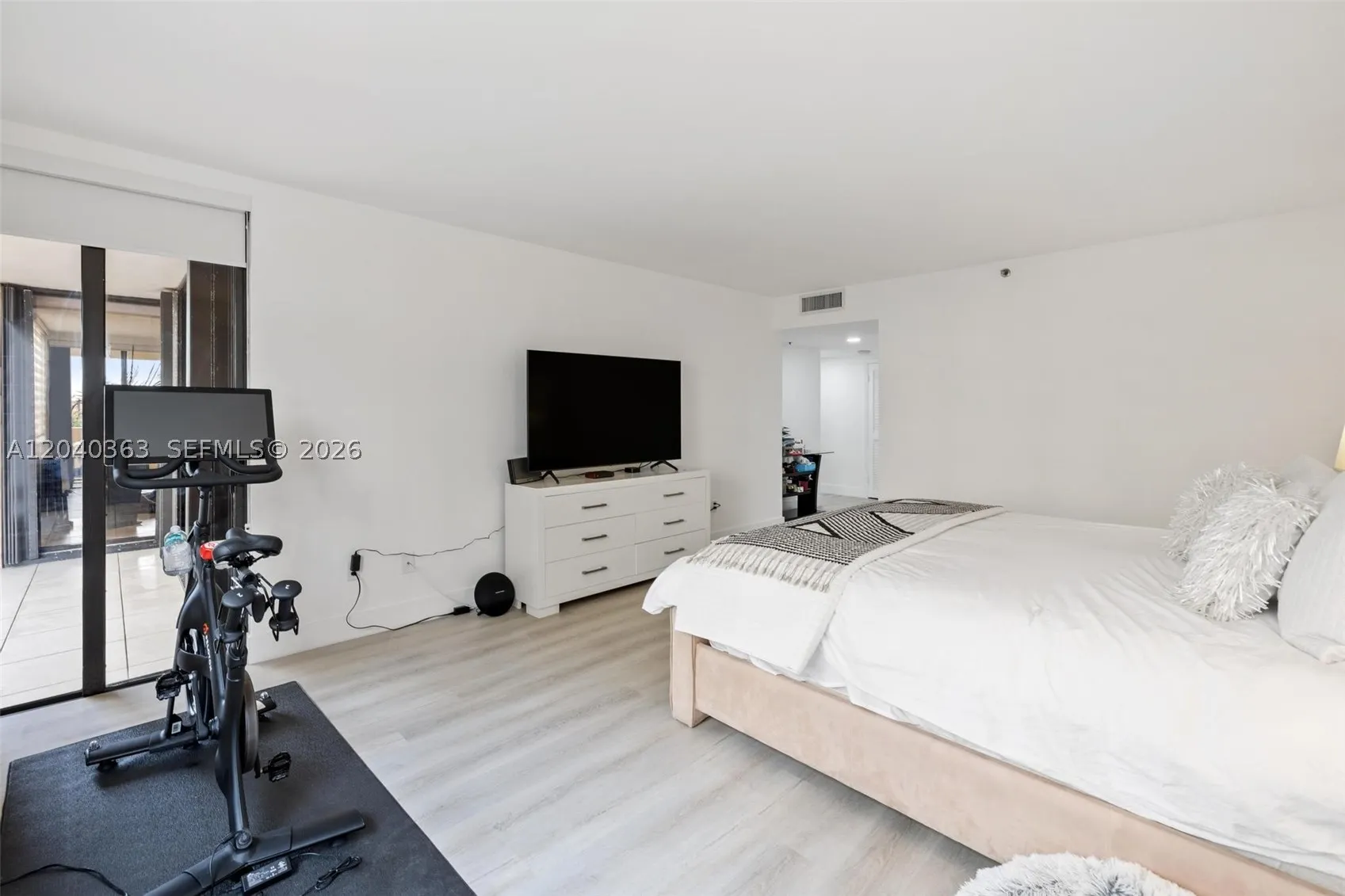 10175 Collins Ave #103