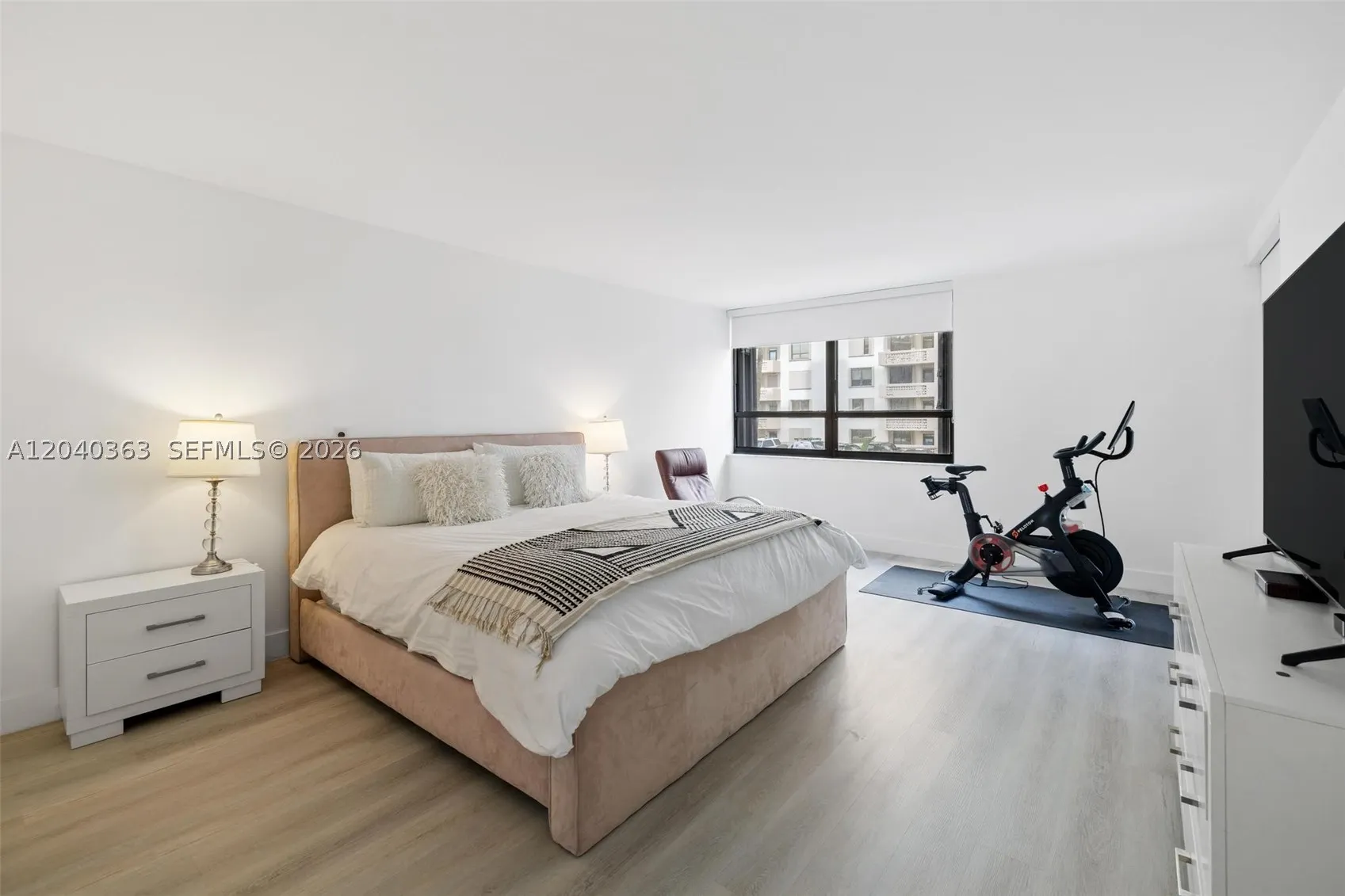10175 Collins Ave #103