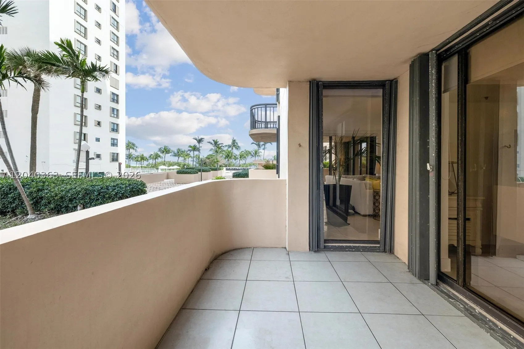 10175 Collins Ave #103
