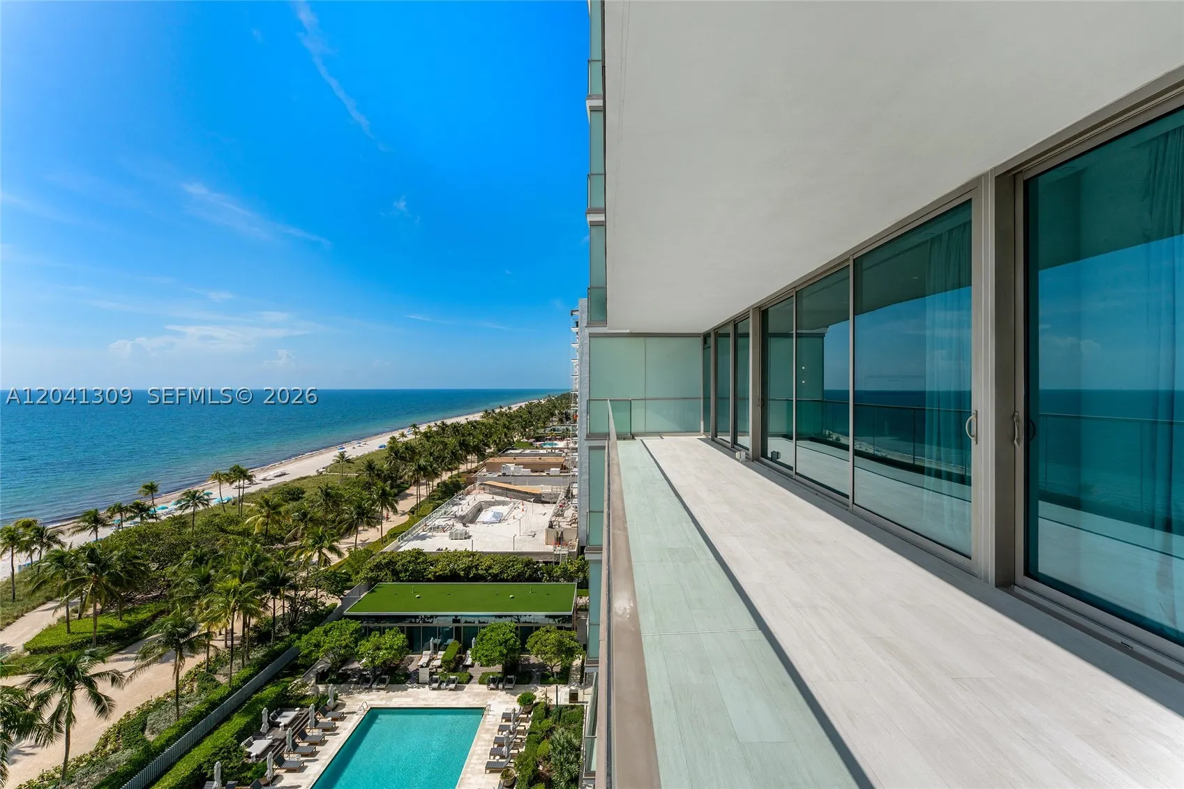 10201 Collins Ave #906