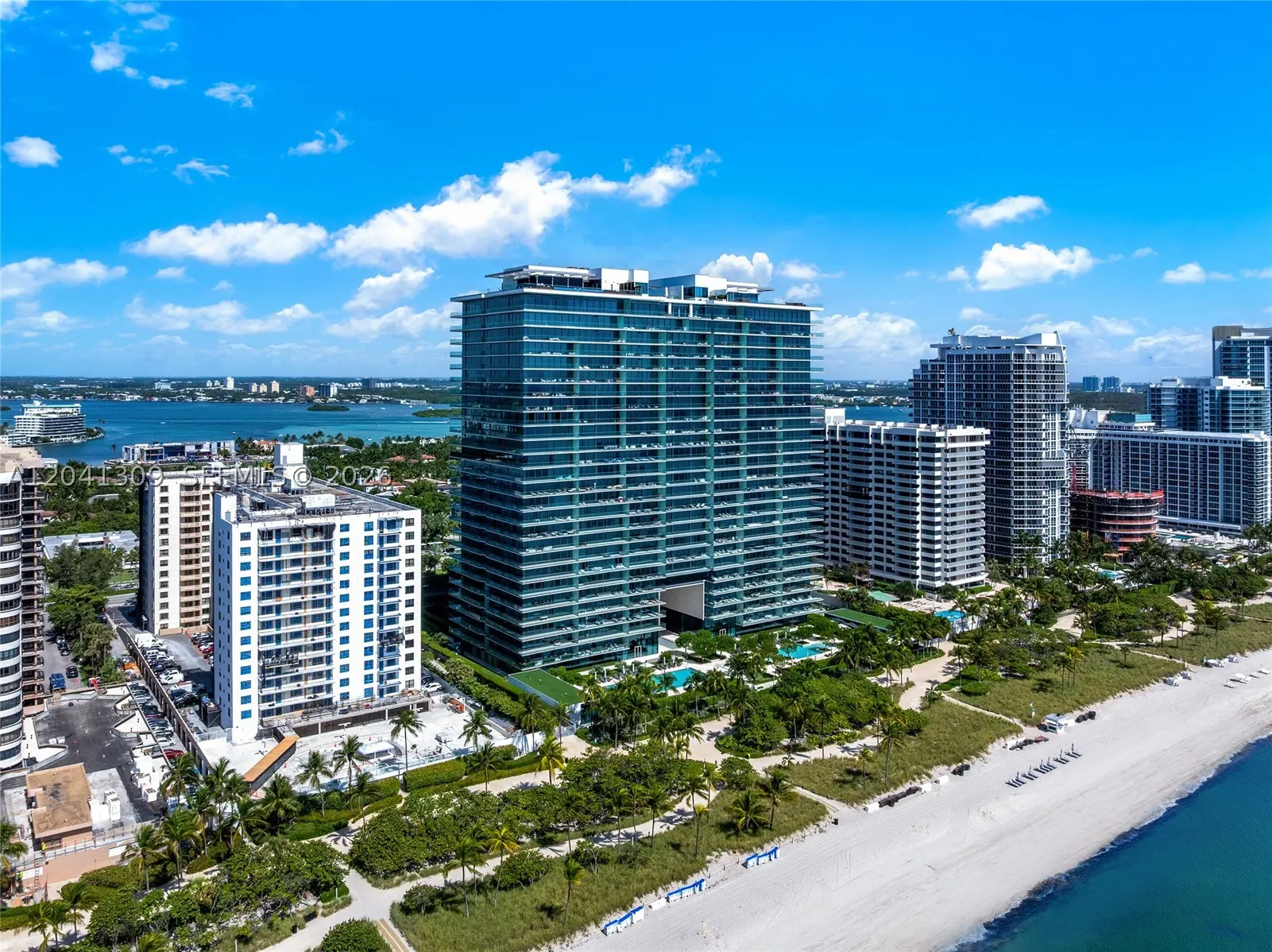 10201 Collins Ave #906