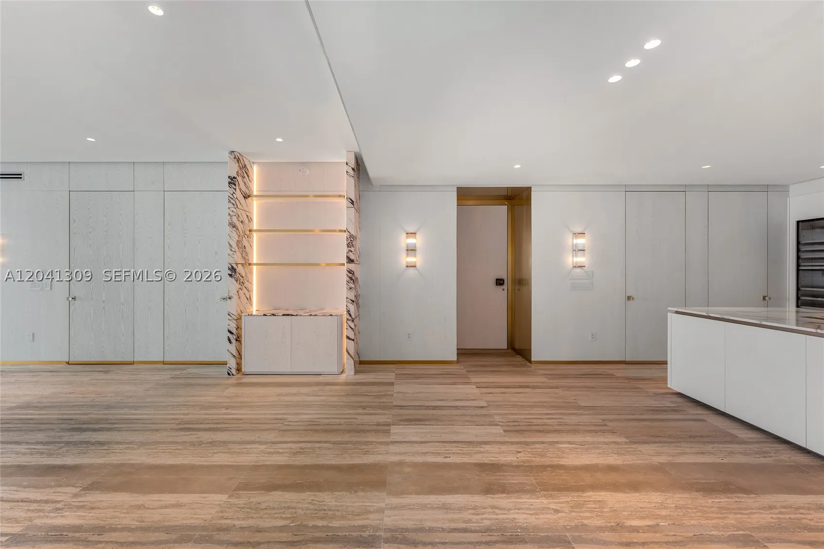 10201 Collins Ave #906