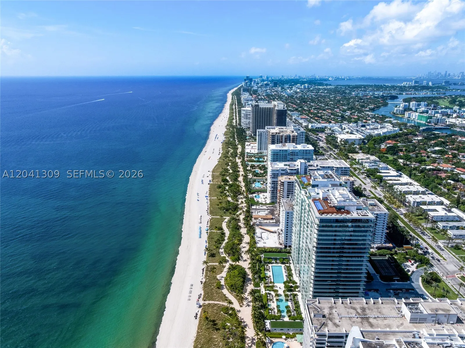 10201 Collins Ave #906