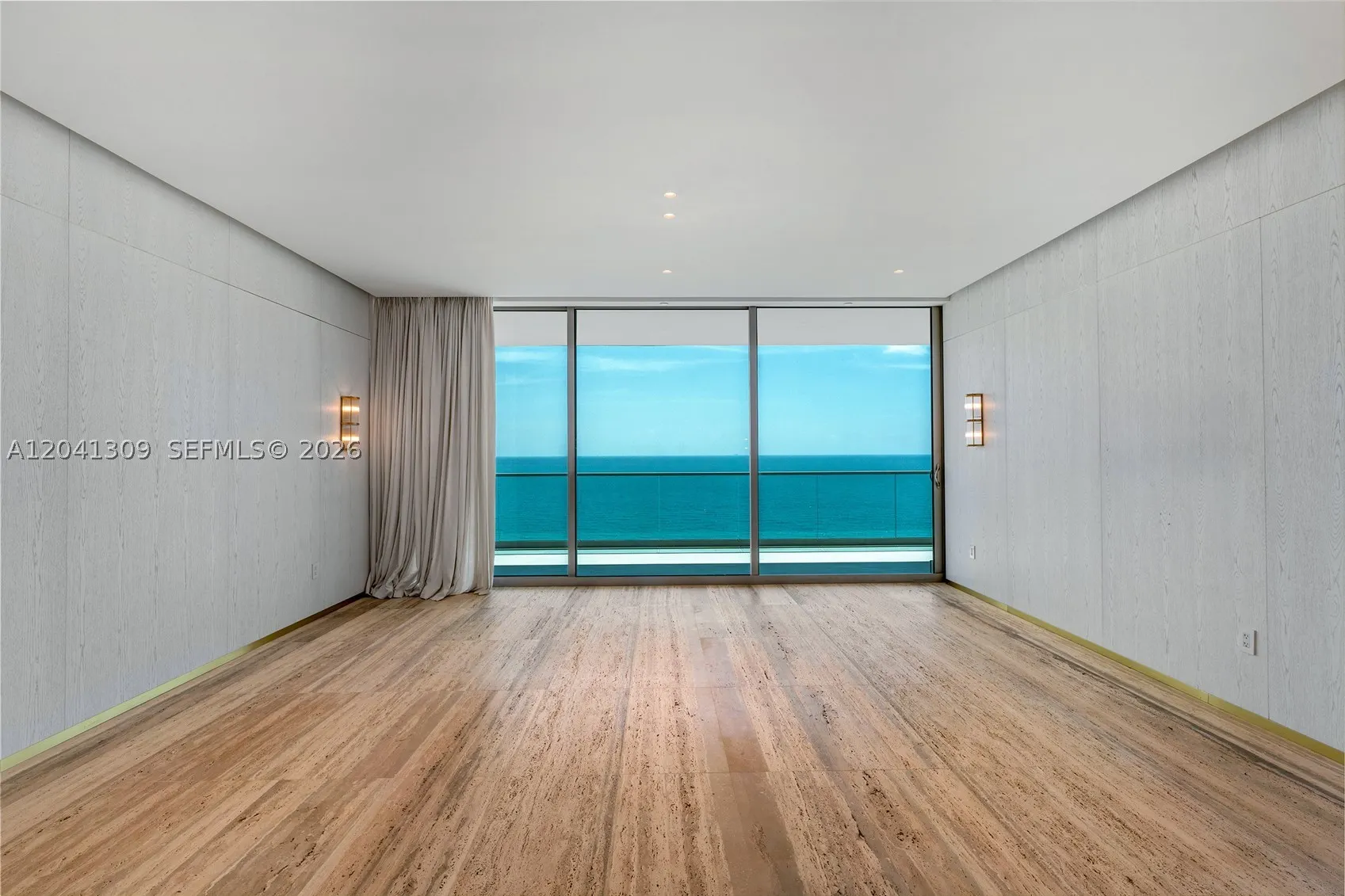10201 Collins Ave #906