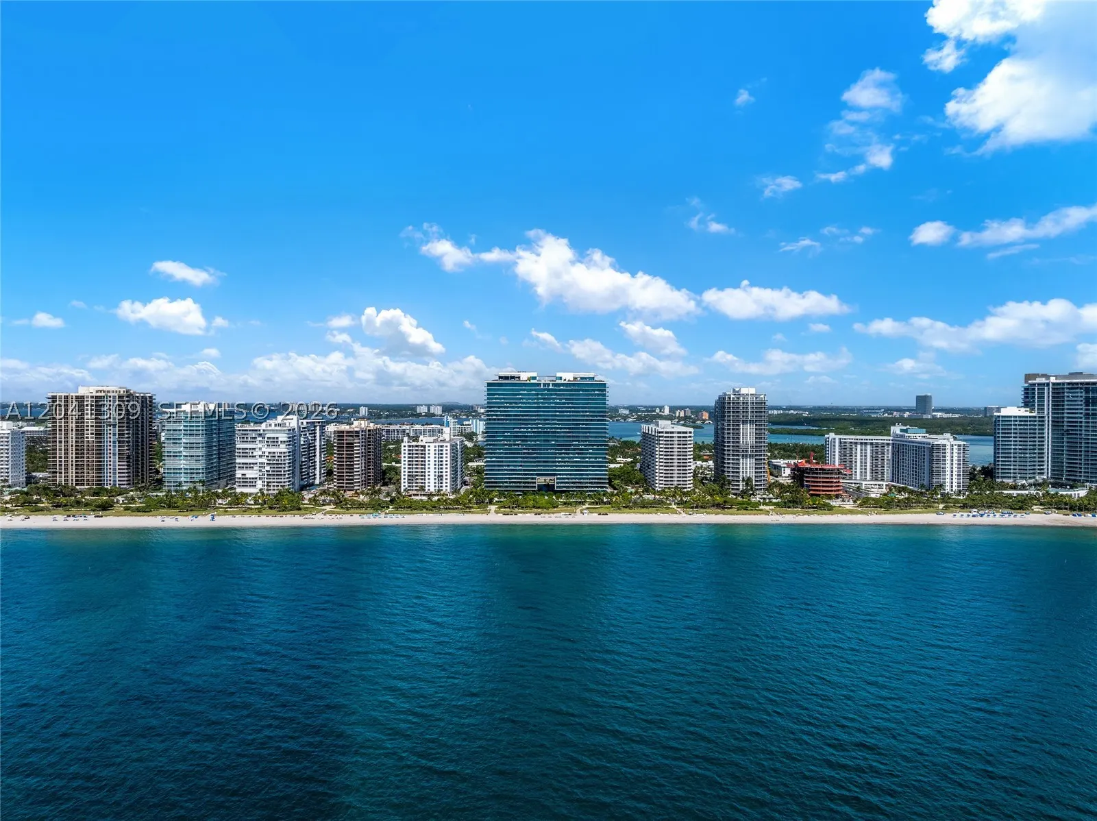 10201 Collins Ave #906