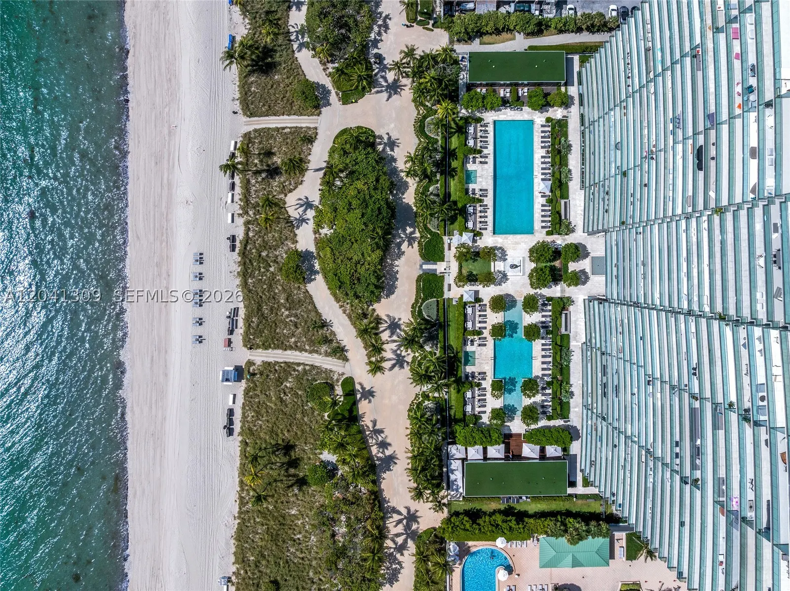 10201 Collins Ave #906
