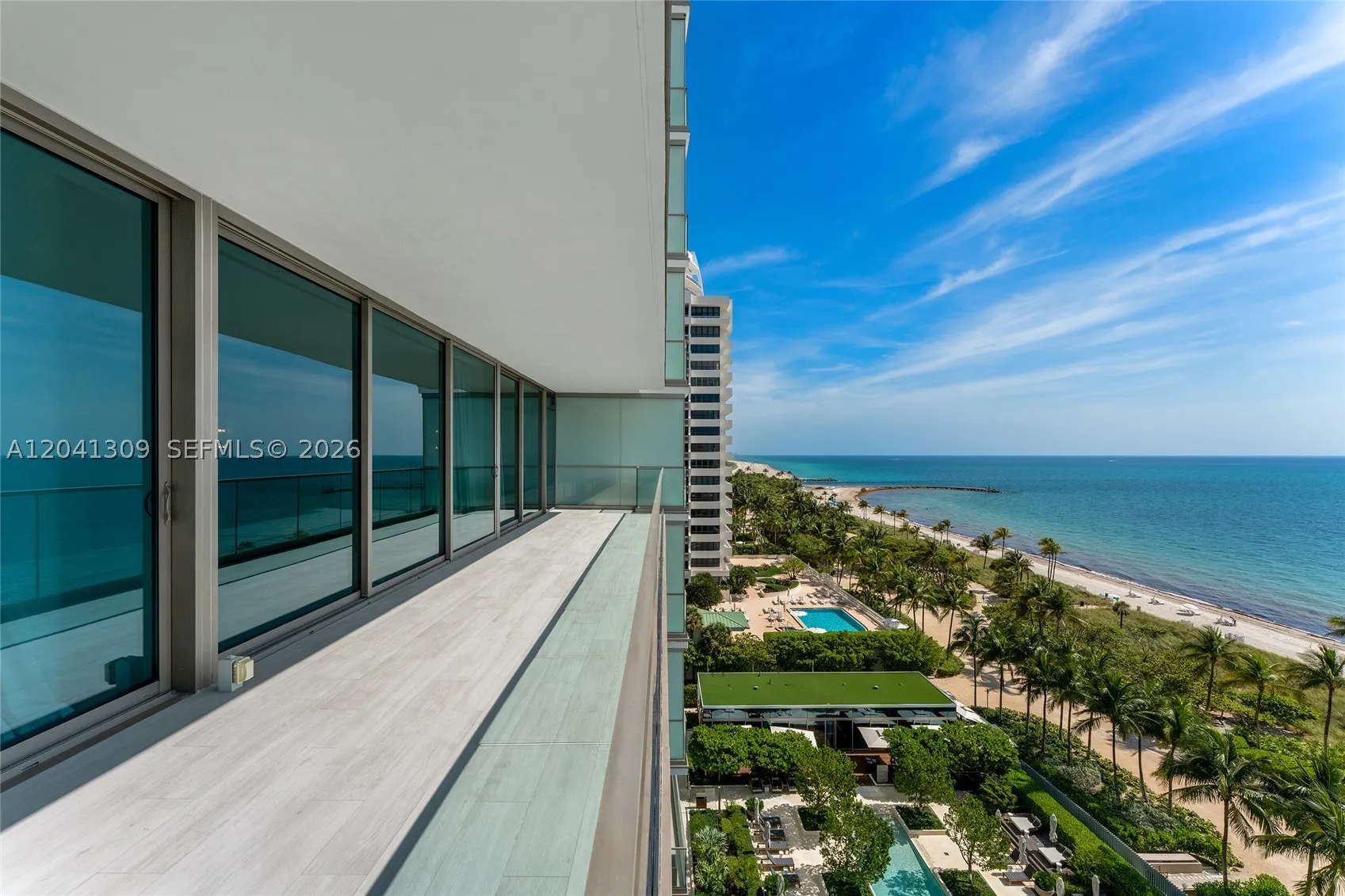 10201 Collins Ave #906
