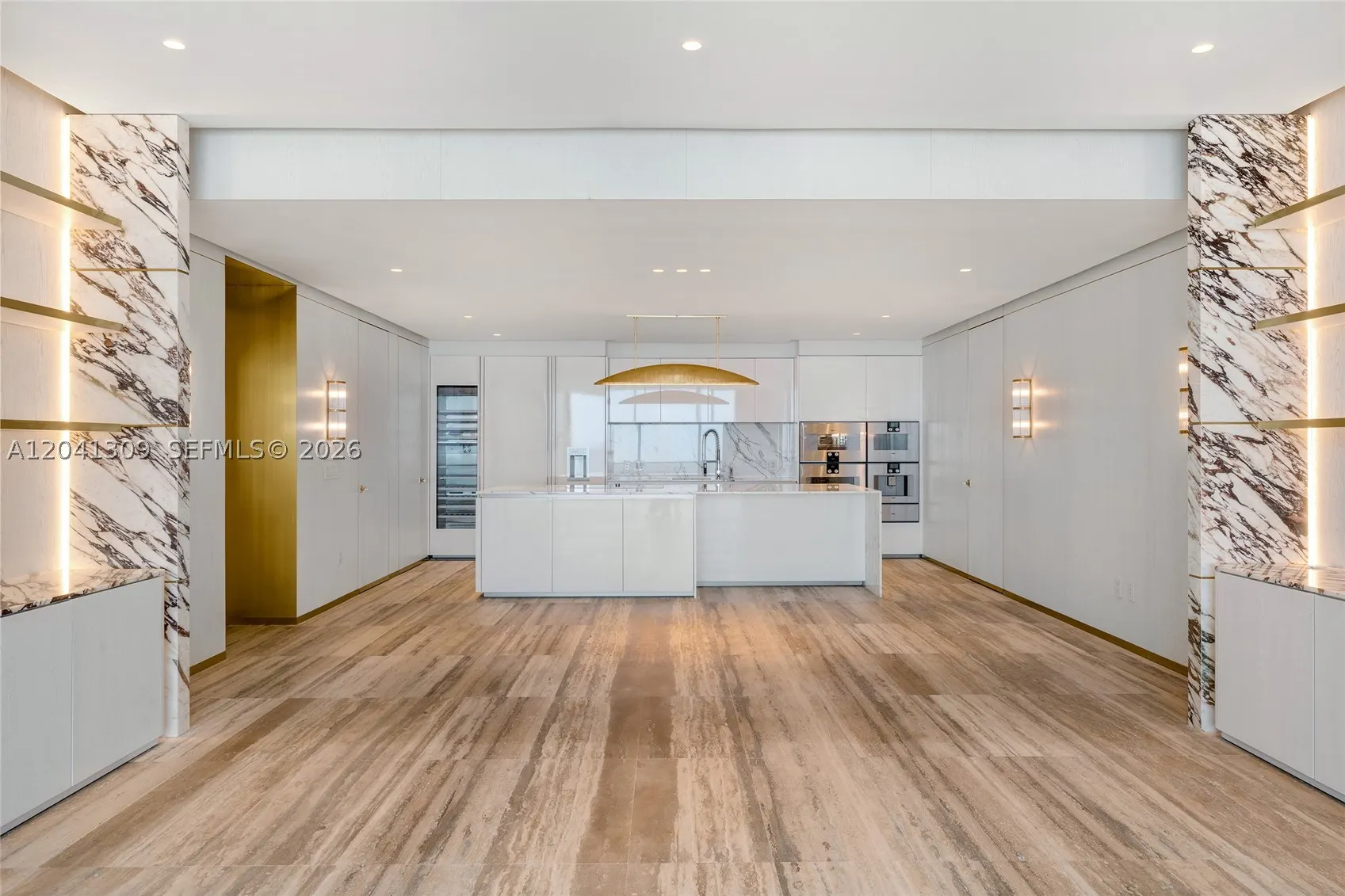 10201 Collins Ave #906