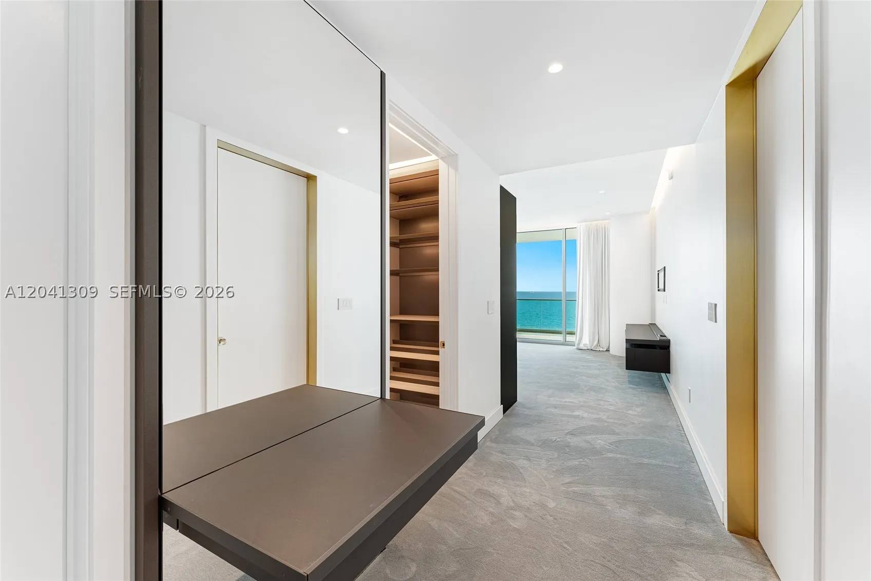10201 Collins Ave #906