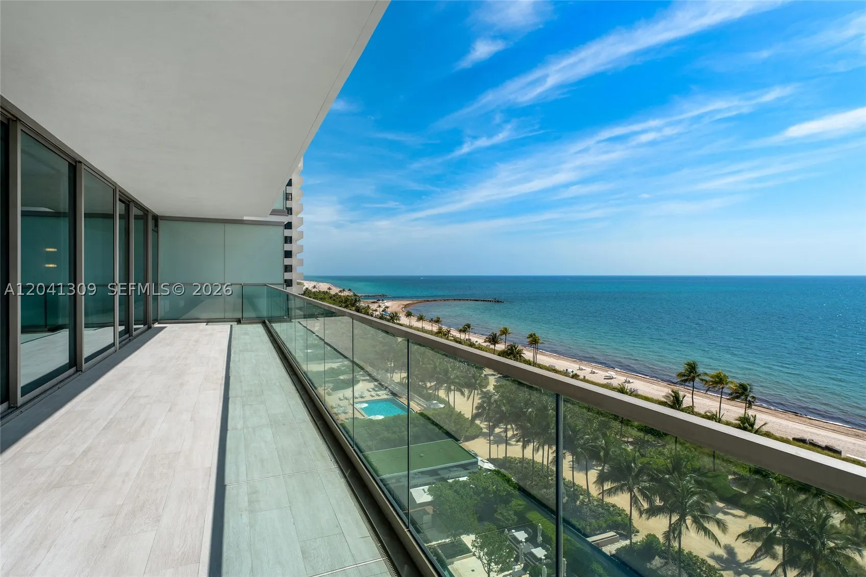 10201 Collins Ave #906