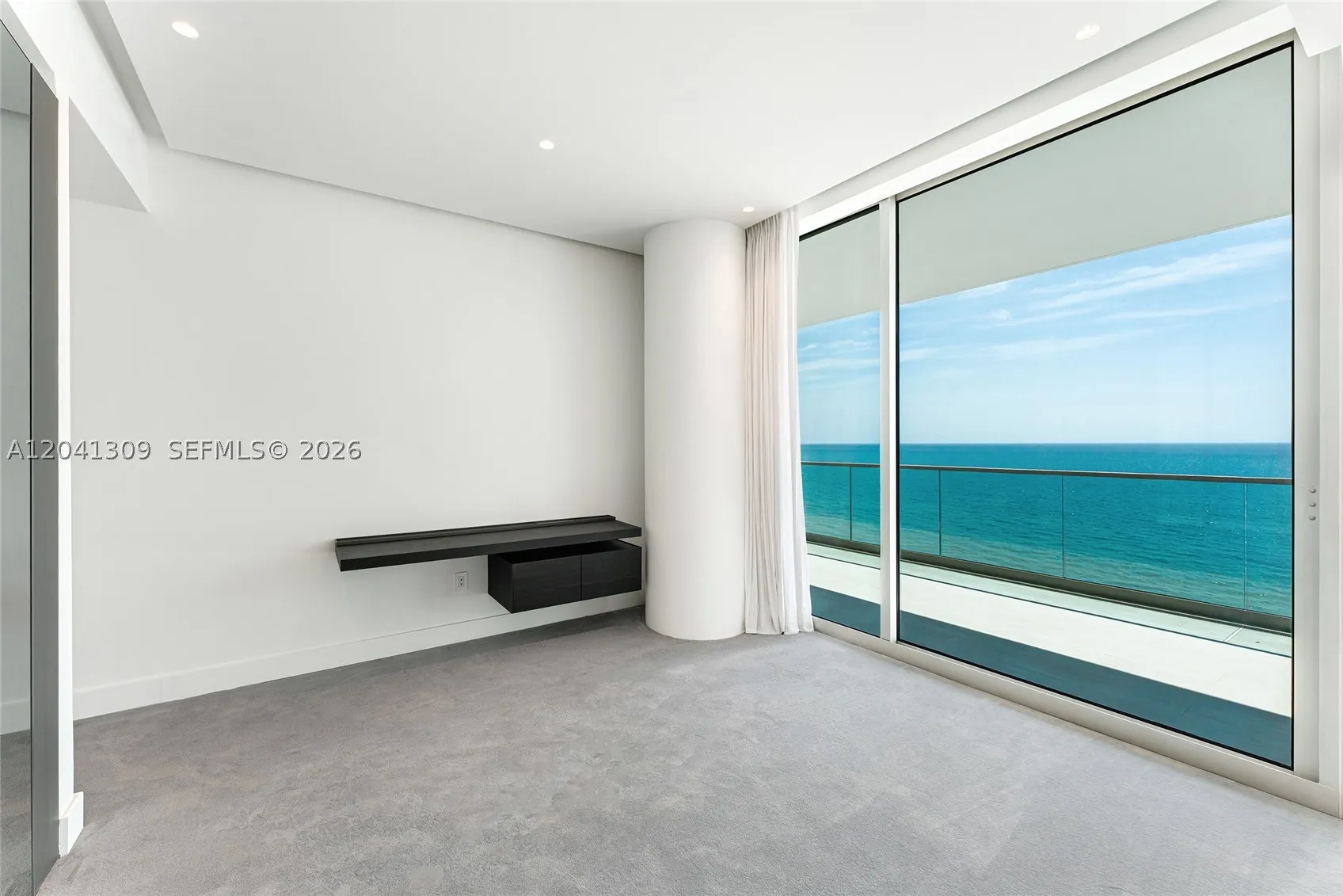 10201 Collins Ave #906