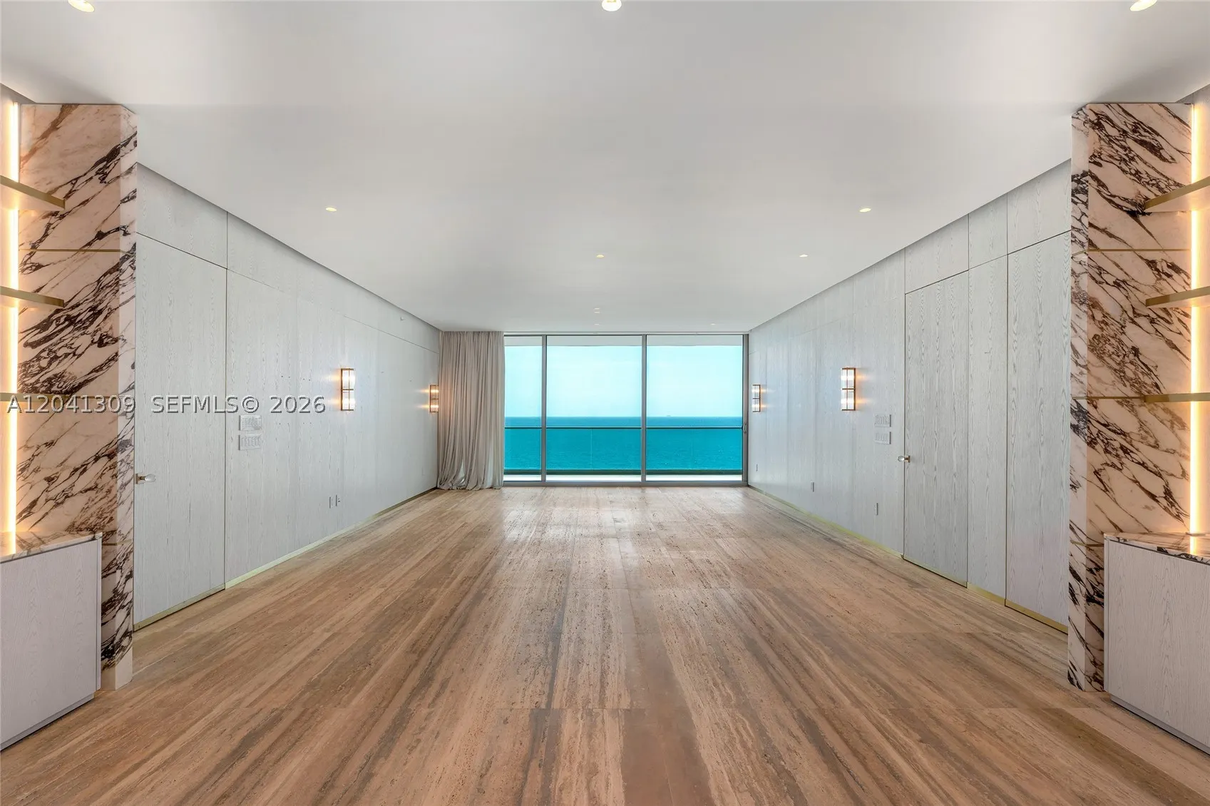 10201 Collins Ave #906