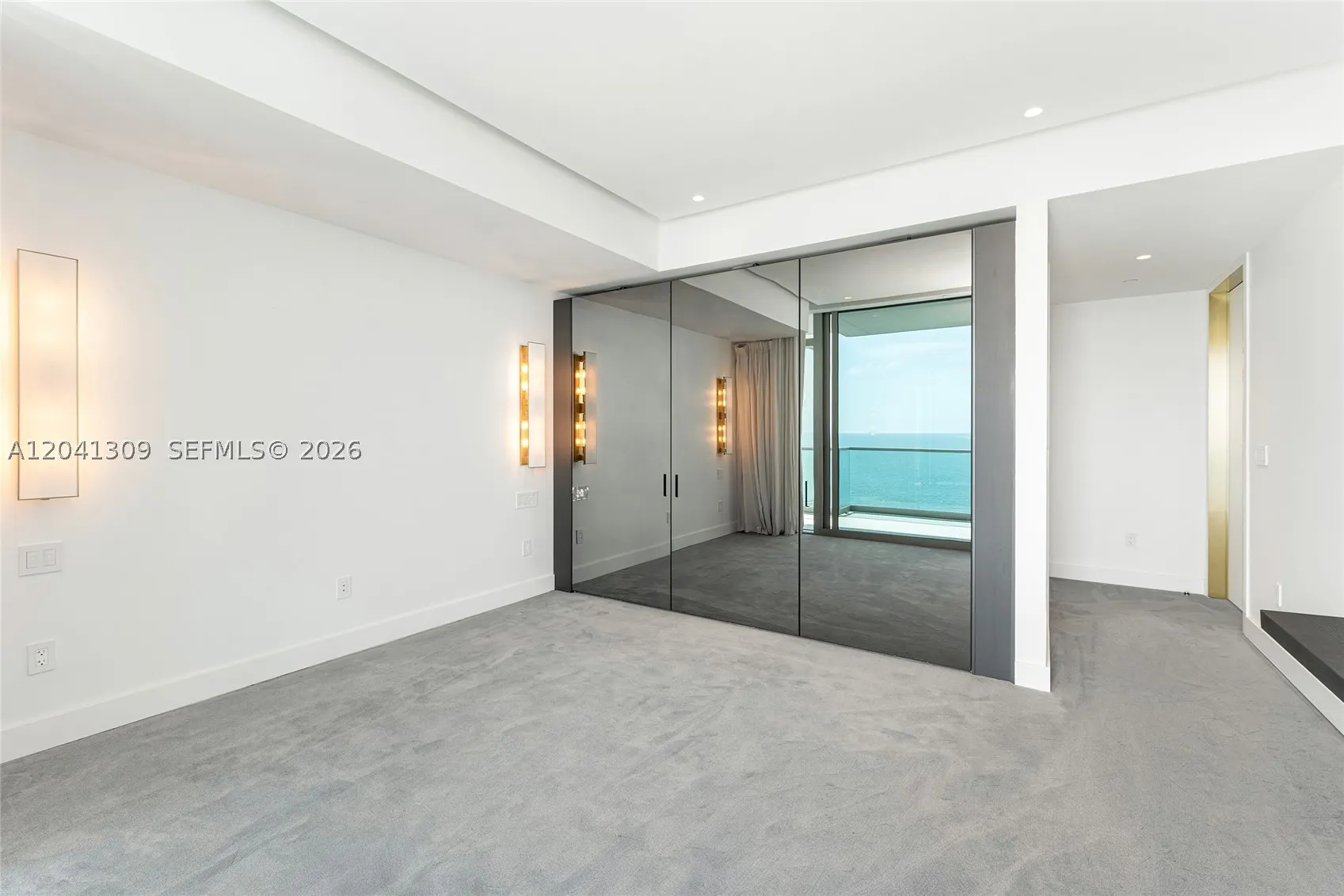 10201 Collins Ave #906