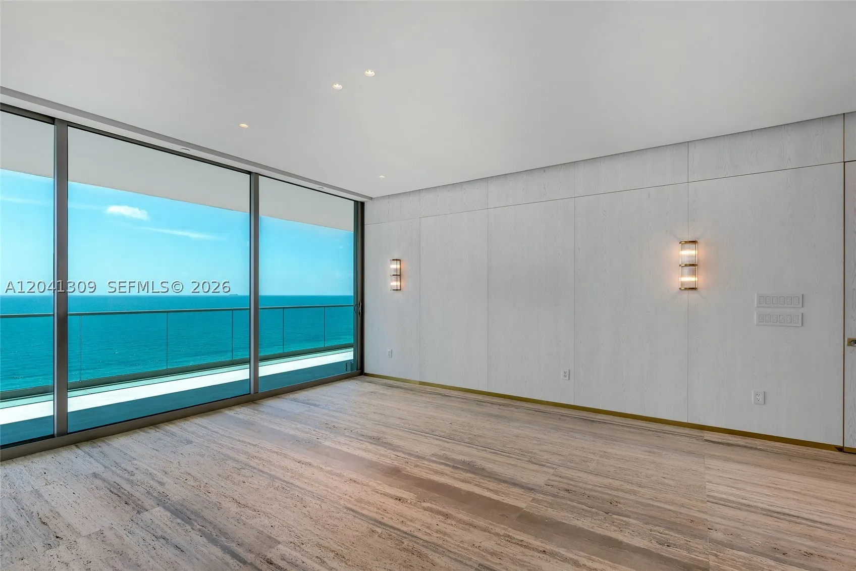 10201 Collins Ave #906