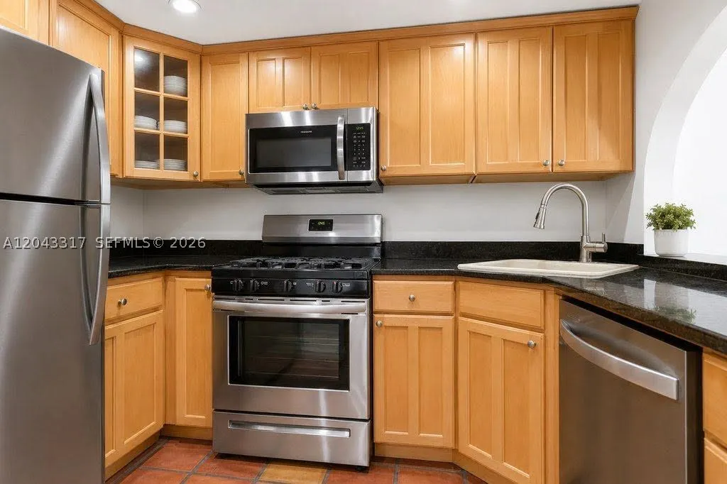 6705 N Kendall Dr #312