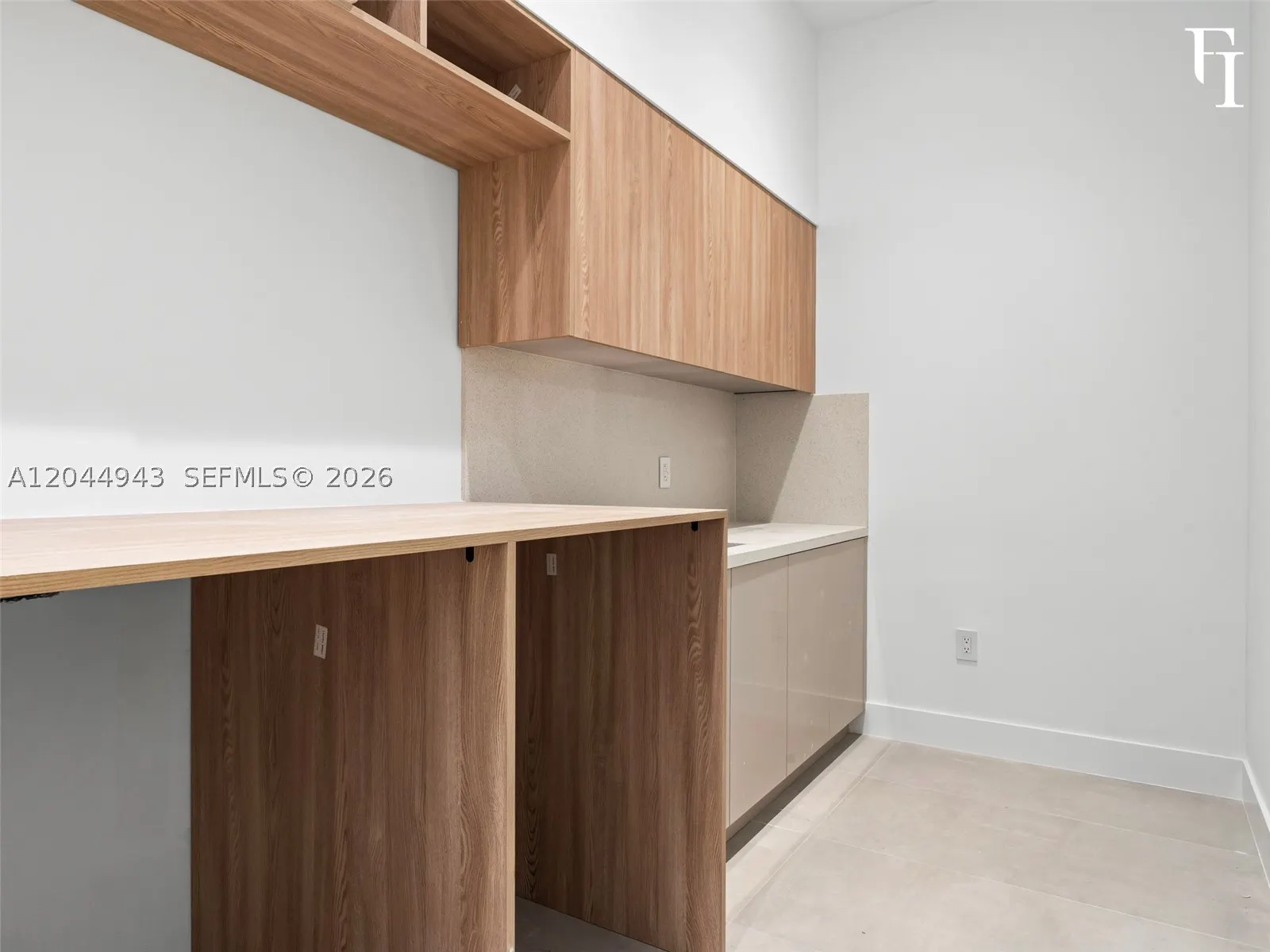 1111 Alberca St