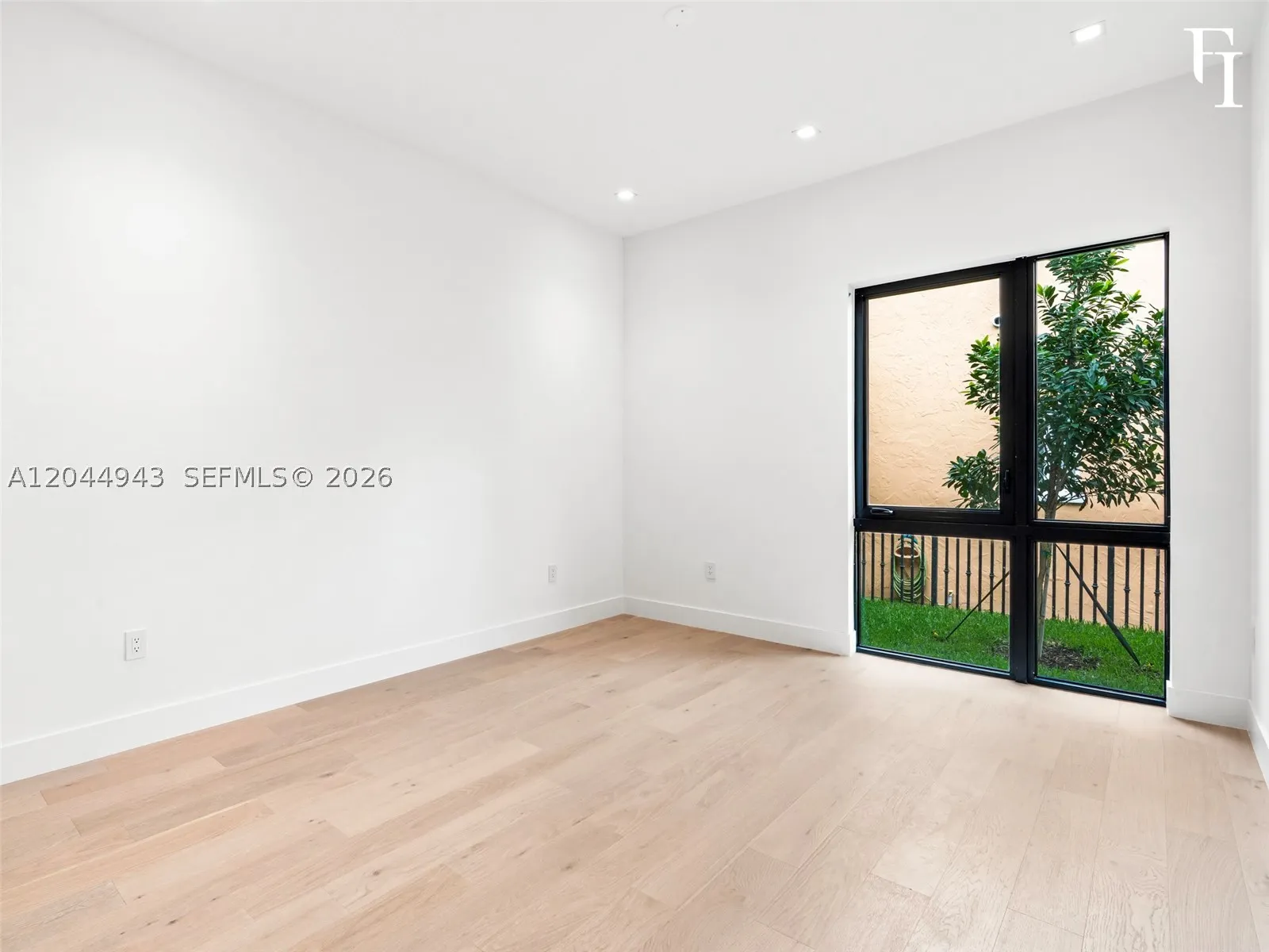 1111 Alberca St