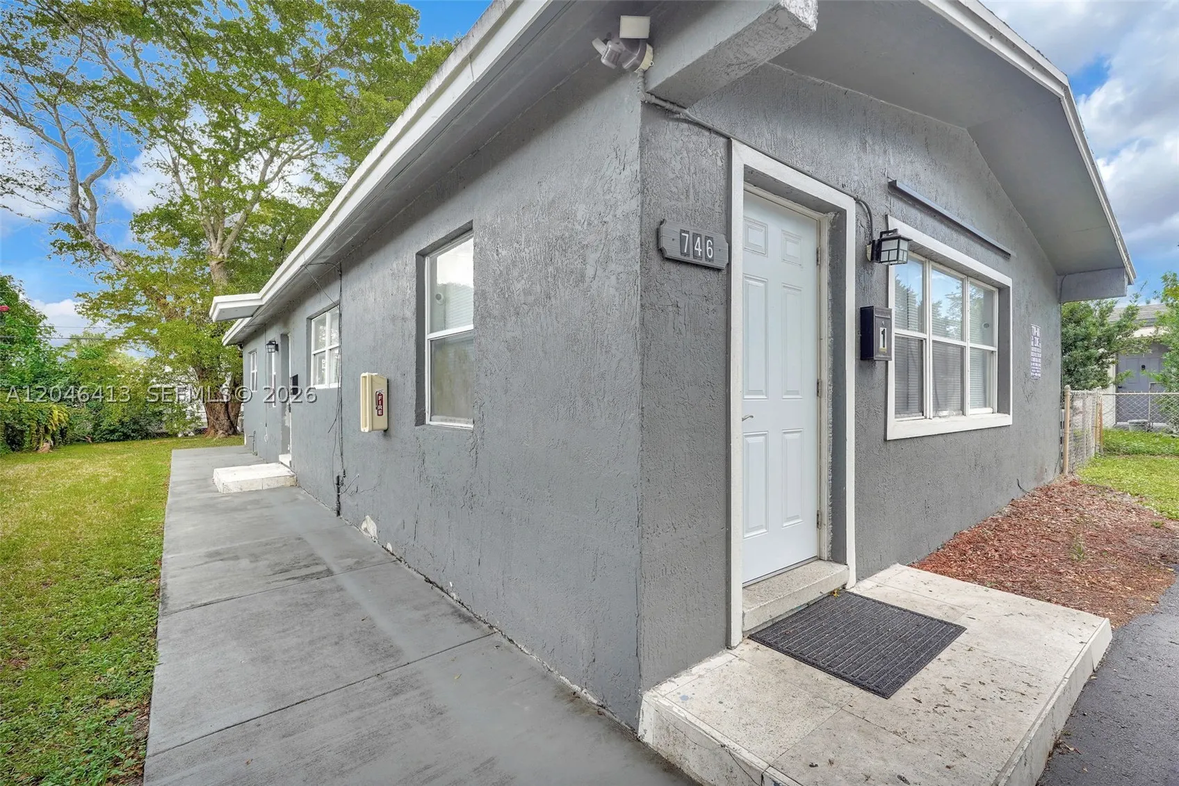 746 SW 4th St