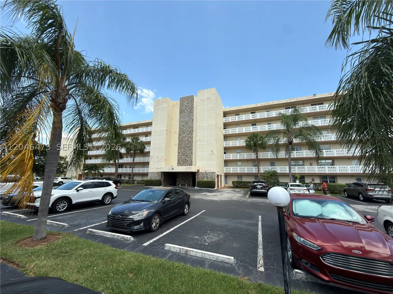 141 SE 3rd Ave #106
