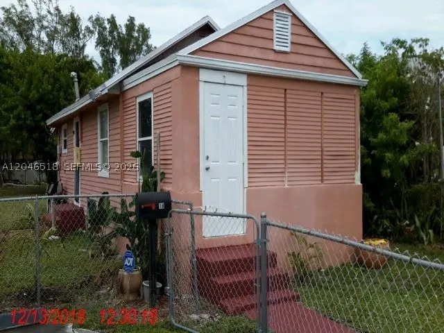 22 SW 11th St