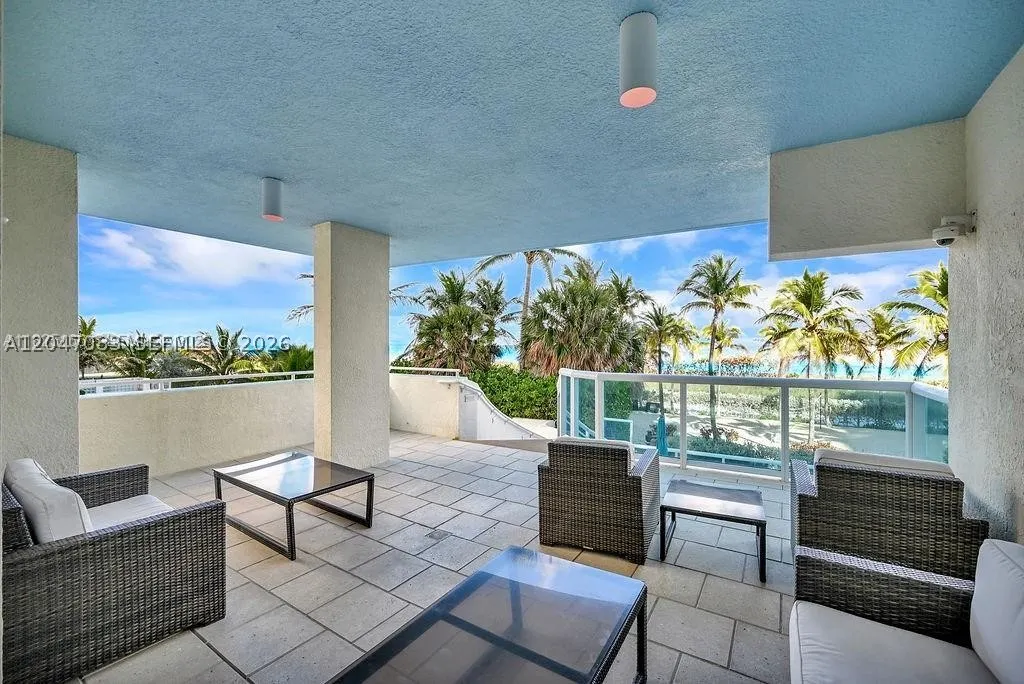 9201 Collins Ave #521