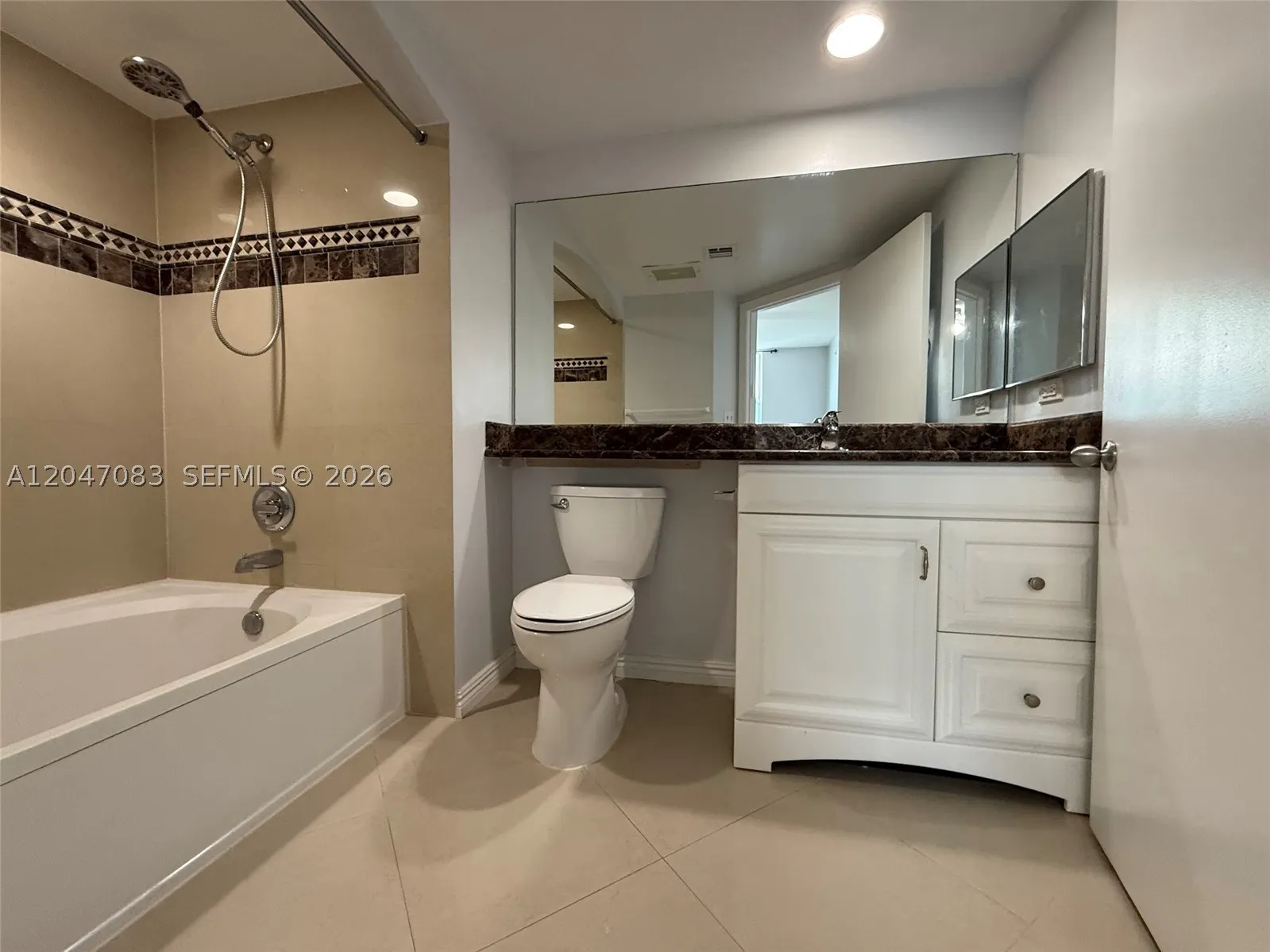 9201 Collins Ave #521