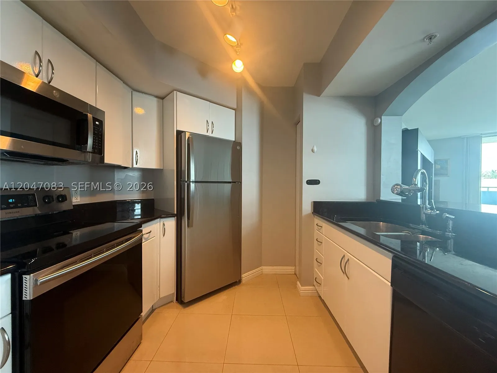 9201 Collins Ave #521