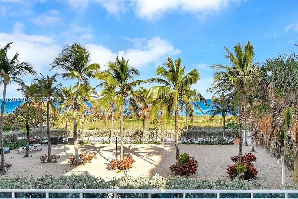 9201 Collins Ave #521
